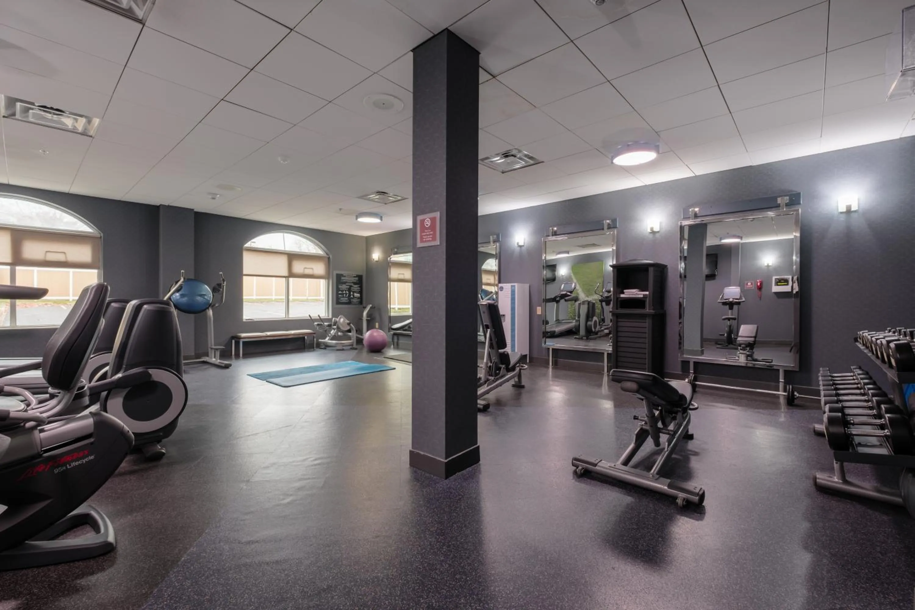 Fitness centre/facilities in Four Points by Sheraton Louisville Airport