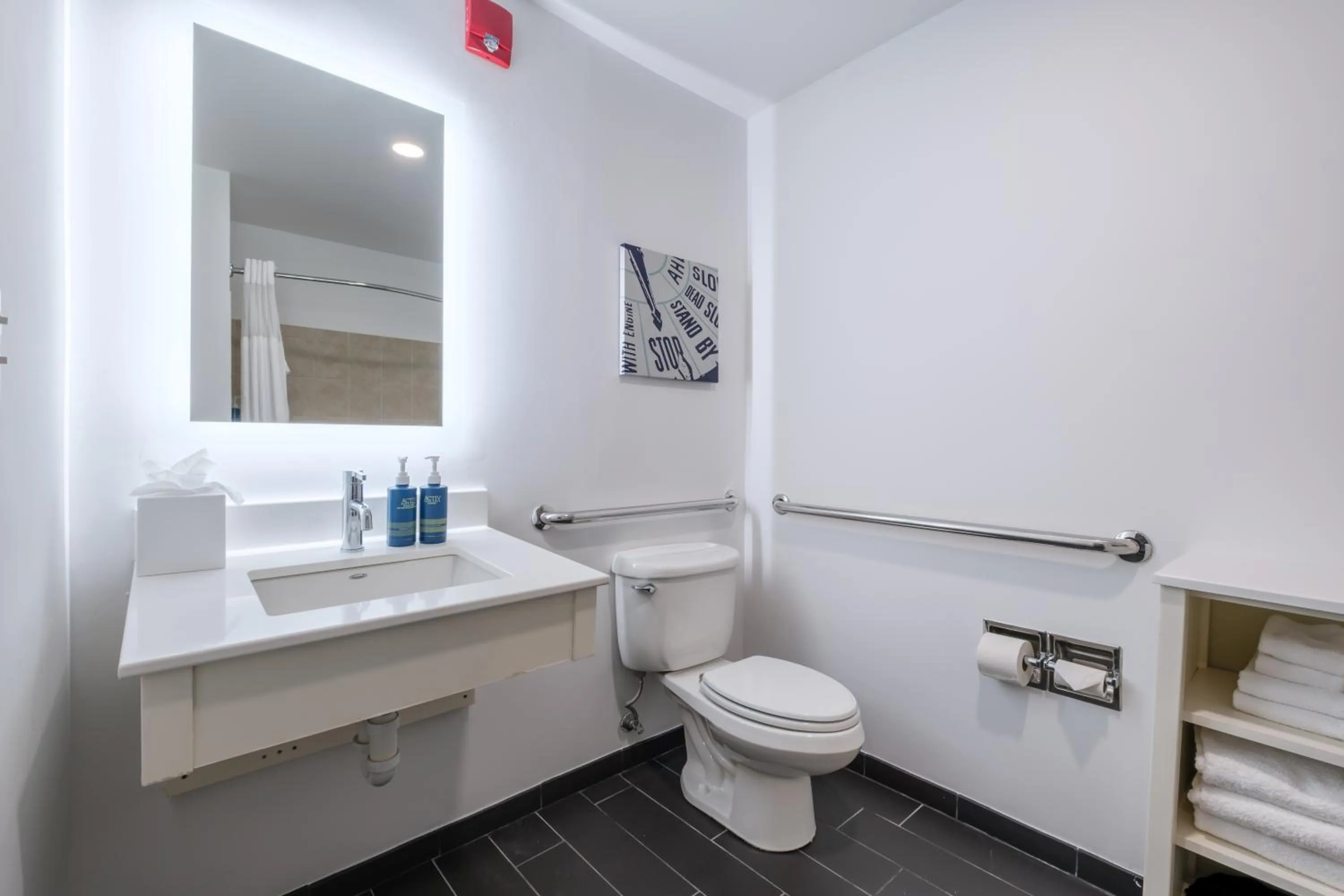 Toilet in Four Points by Sheraton Louisville Airport