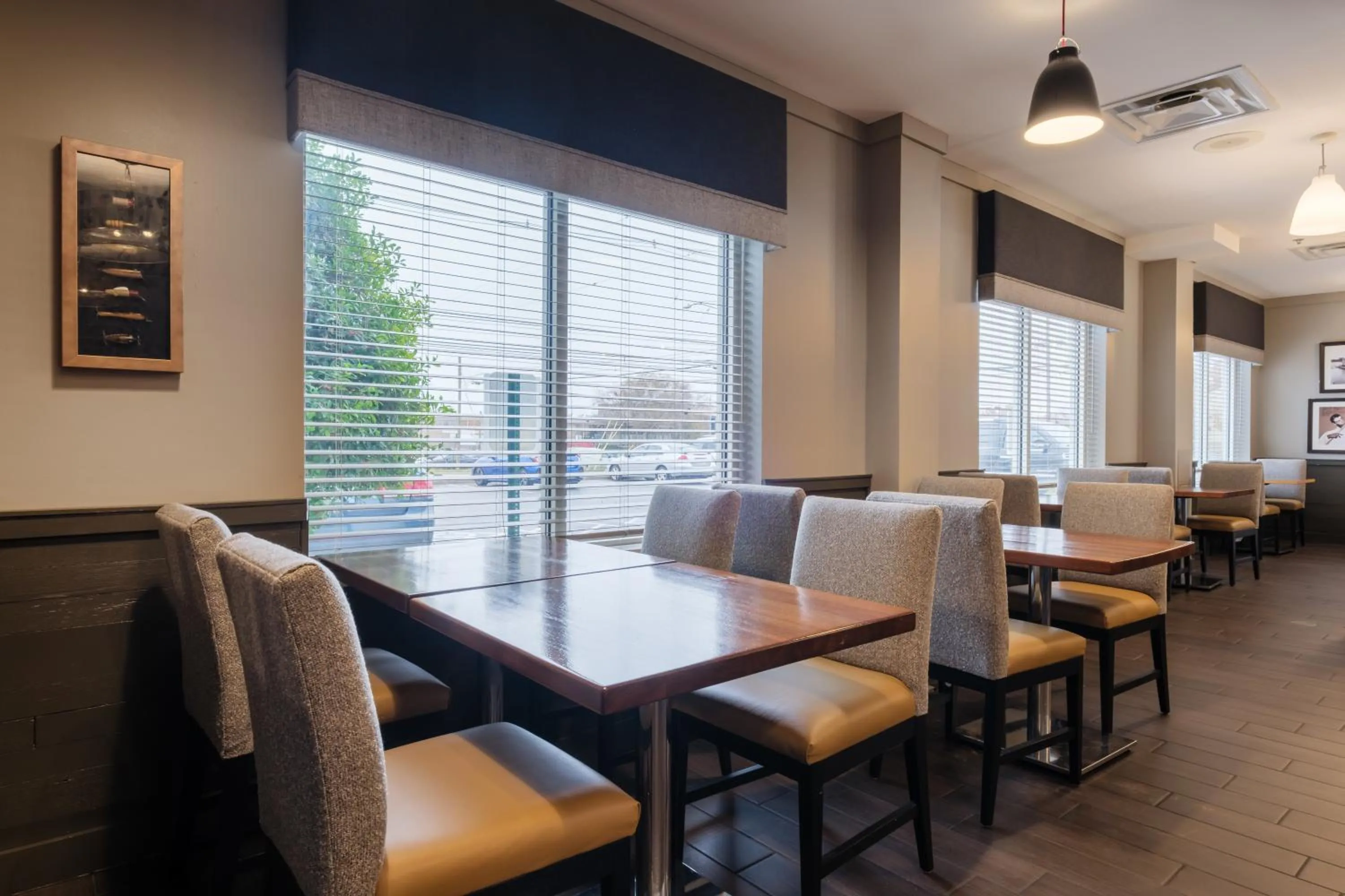 Restaurant/places to eat in Four Points by Sheraton Louisville Airport