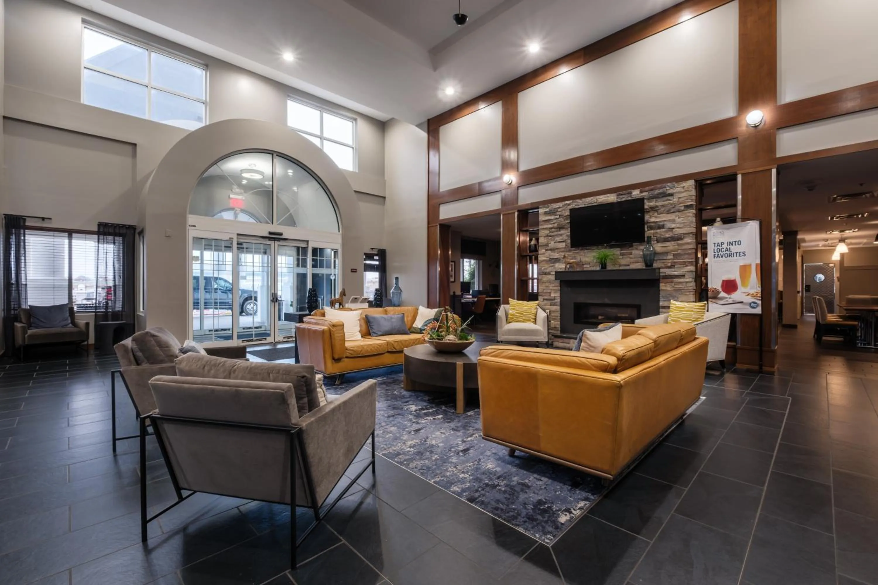 Lobby or reception in Four Points by Sheraton Louisville Airport