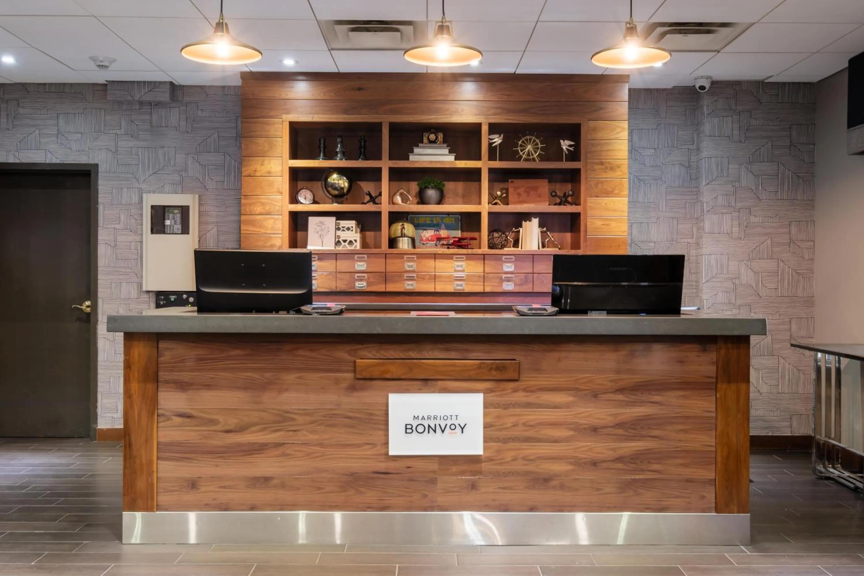 Lobby or reception in Four Points by Sheraton Louisville Airport