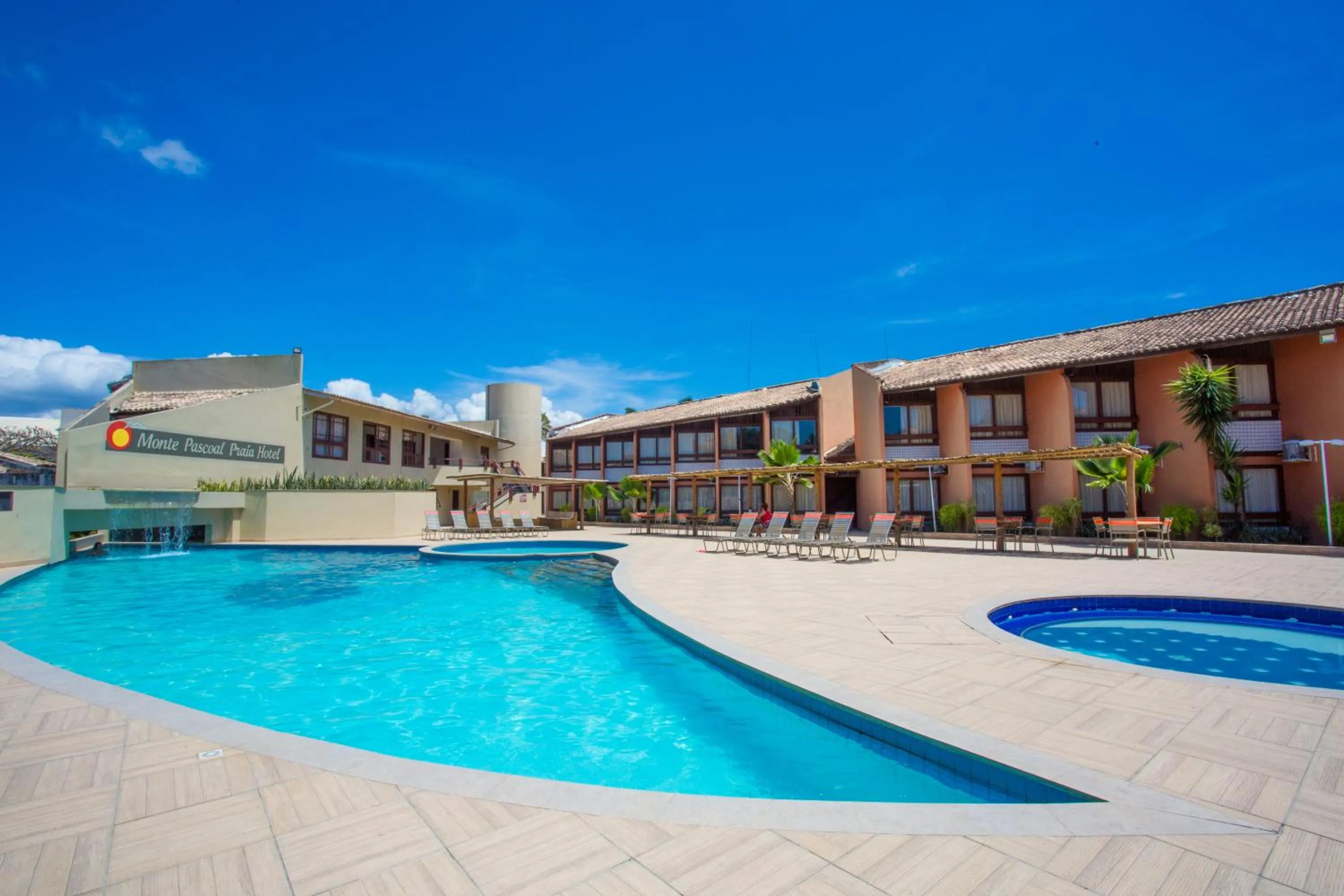 Swimming pool in Monte Pascoal Praia Hotel