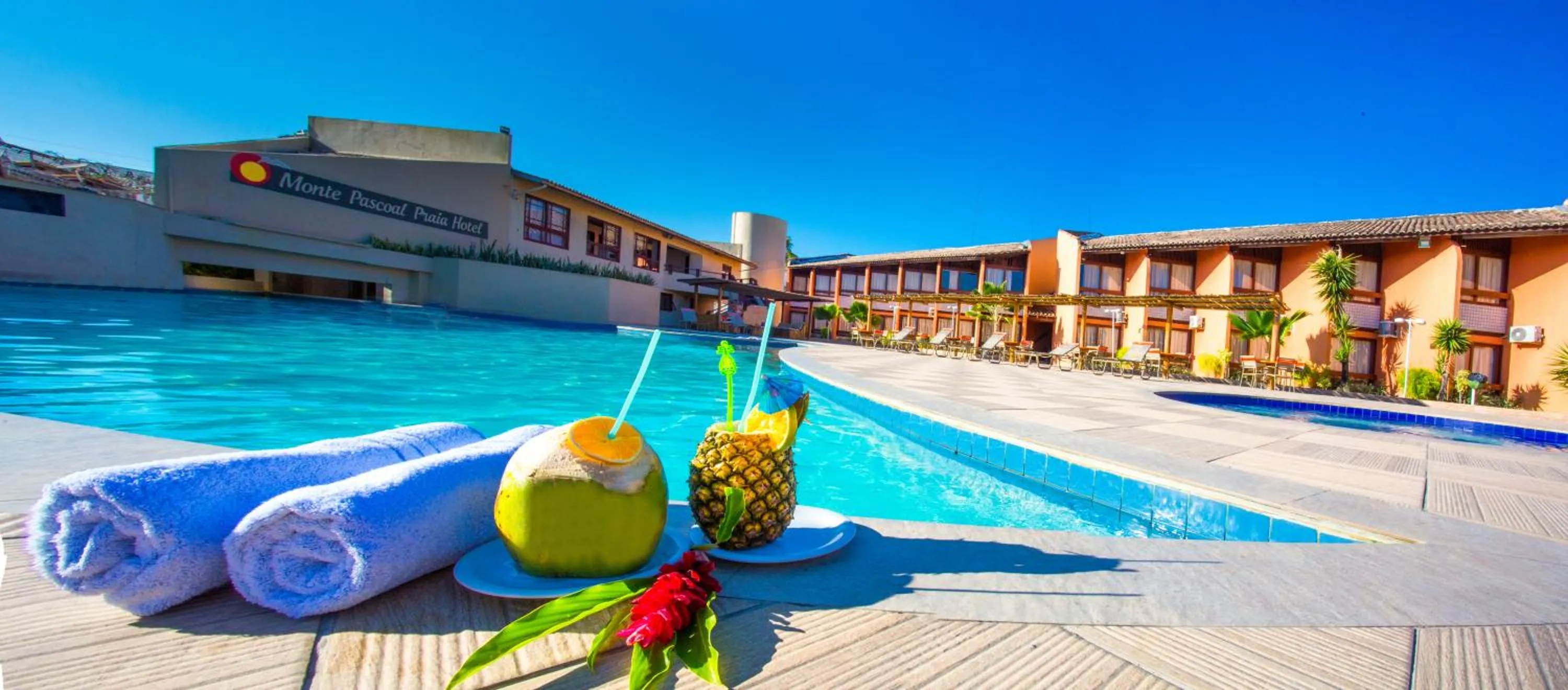 Swimming pool in Monte Pascoal Praia Hotel