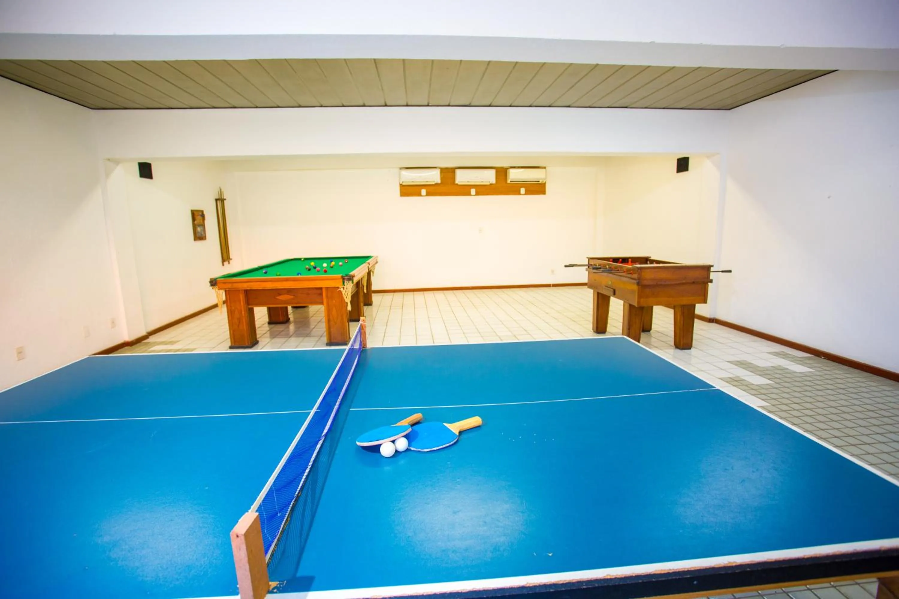 Game Room in Monte Pascoal Praia Hotel