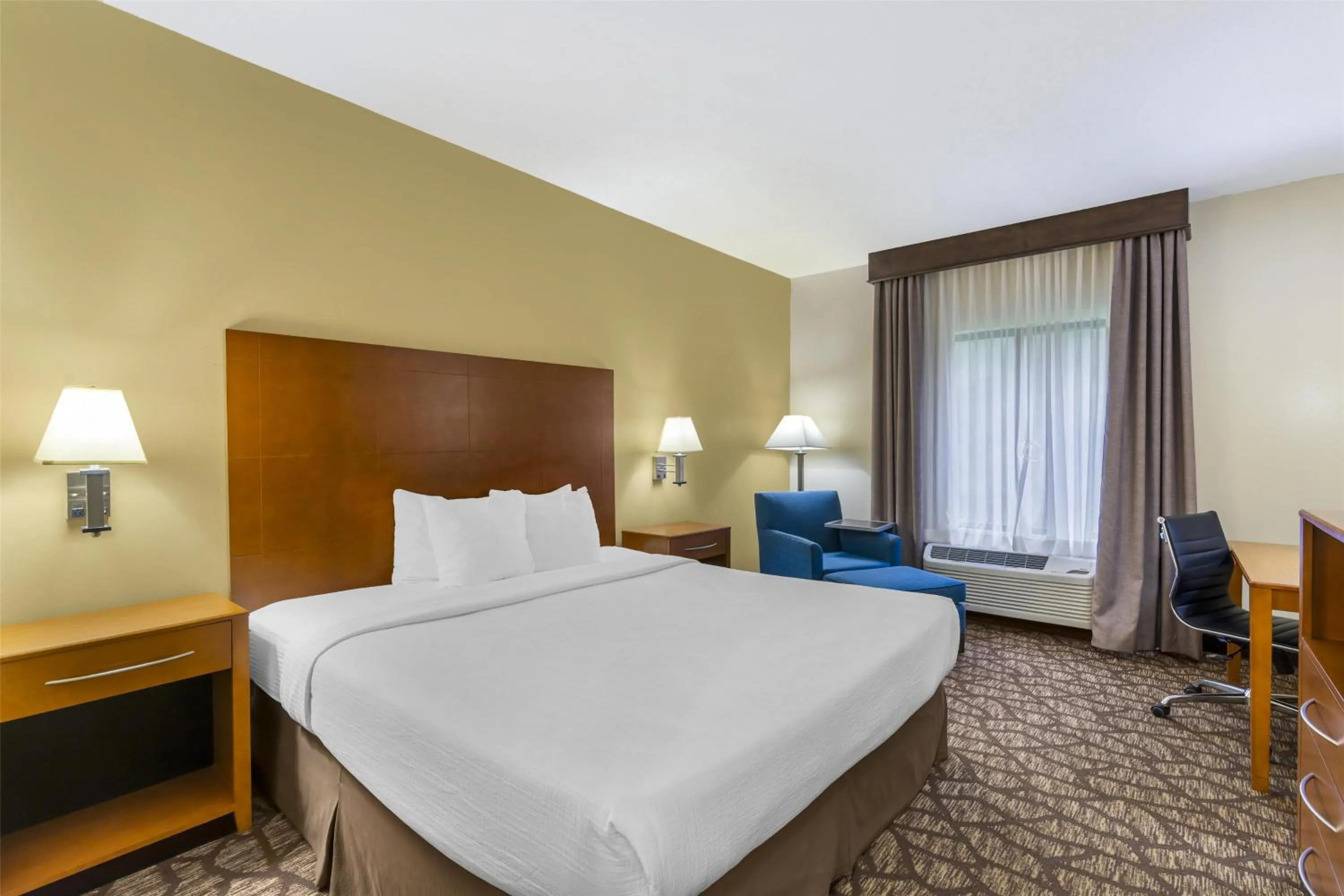 Bedroom, Bed in Best Western Plus Richmond Hill Inn