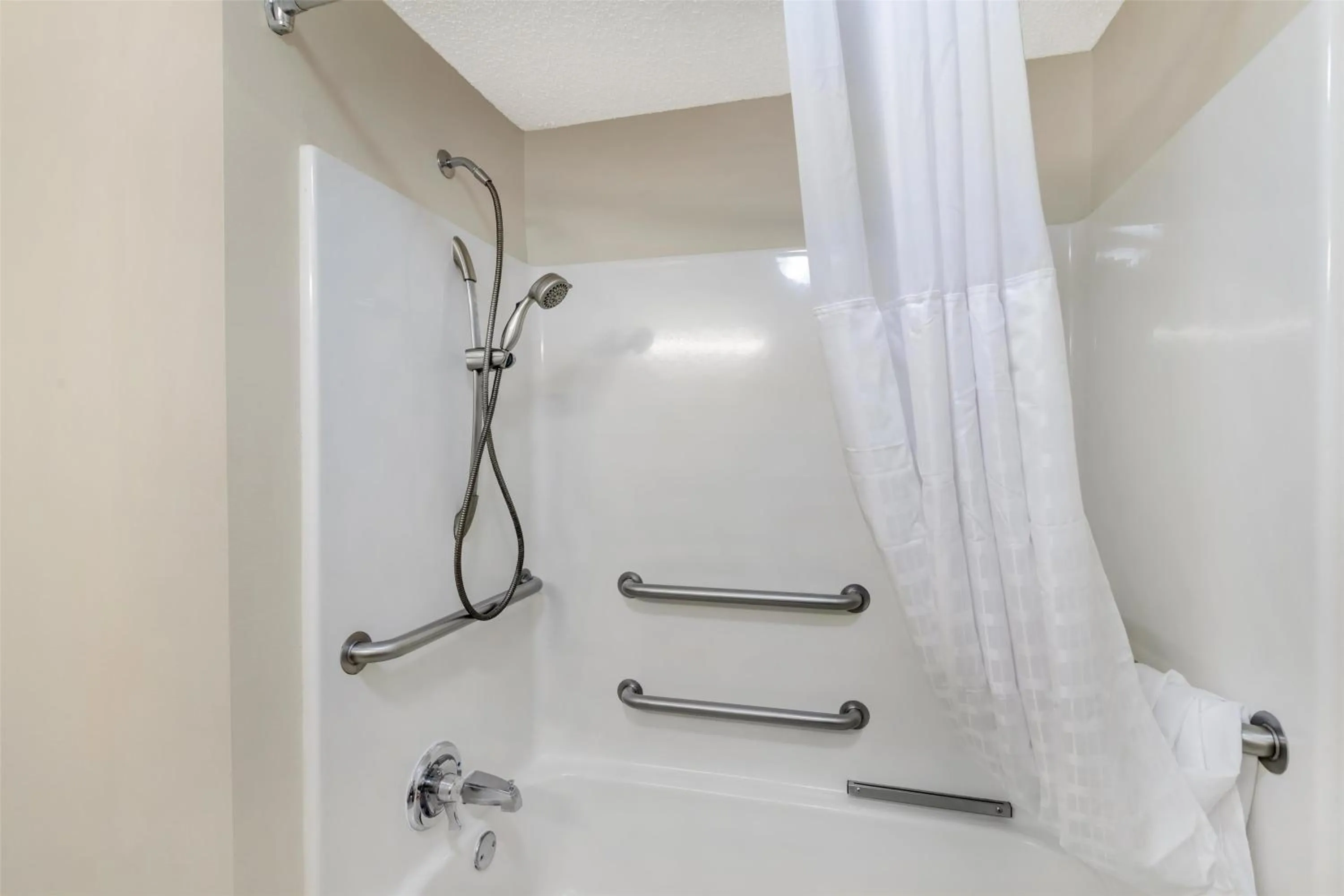 Bathroom in Best Western Plus Richmond Hill Inn