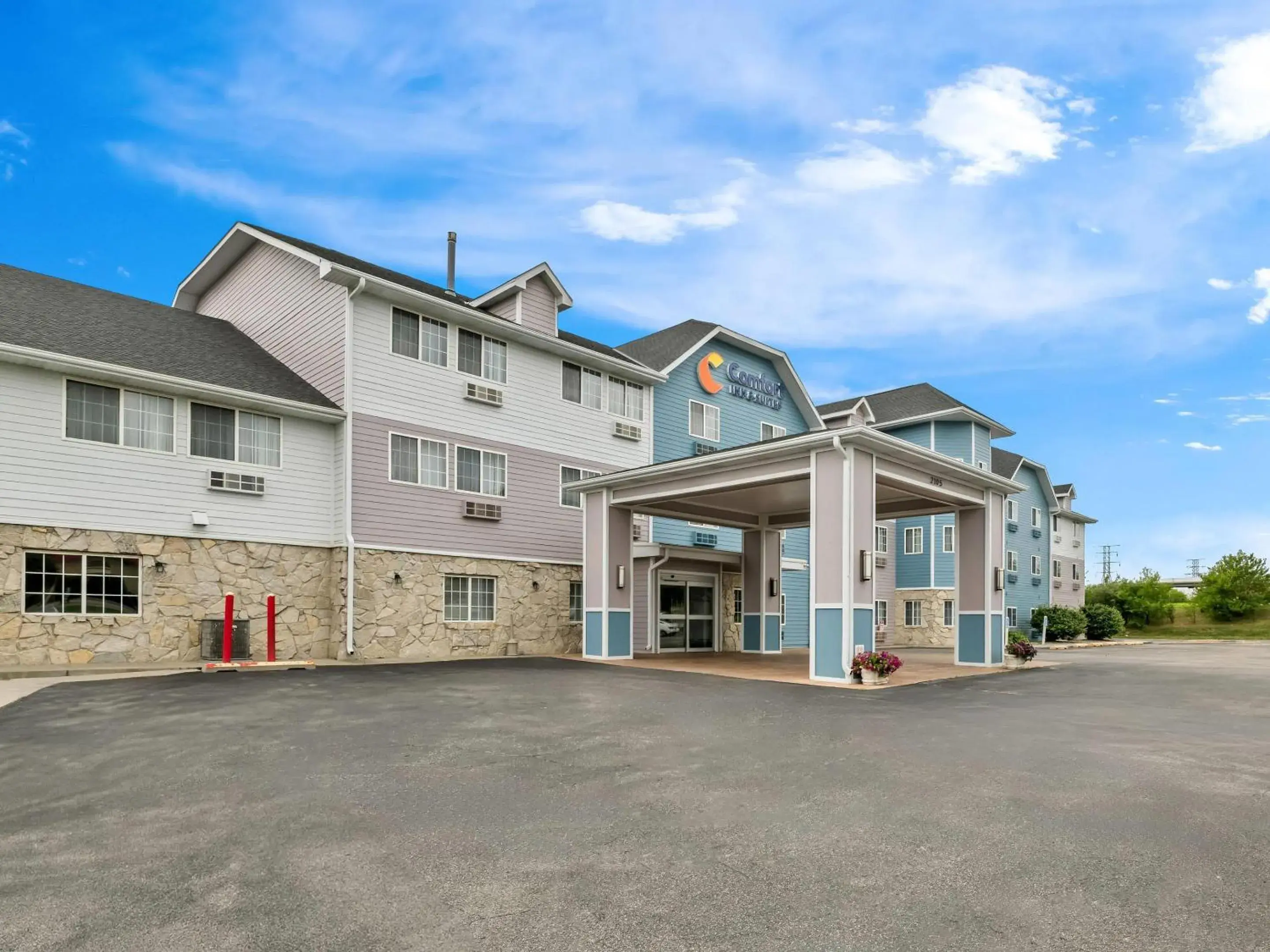 Property building in Comfort Inn & Suites Bellevue - Omaha Offutt AFB Property building in Comfort Inn & Suites Bellevue - Omaha Offutt AFB