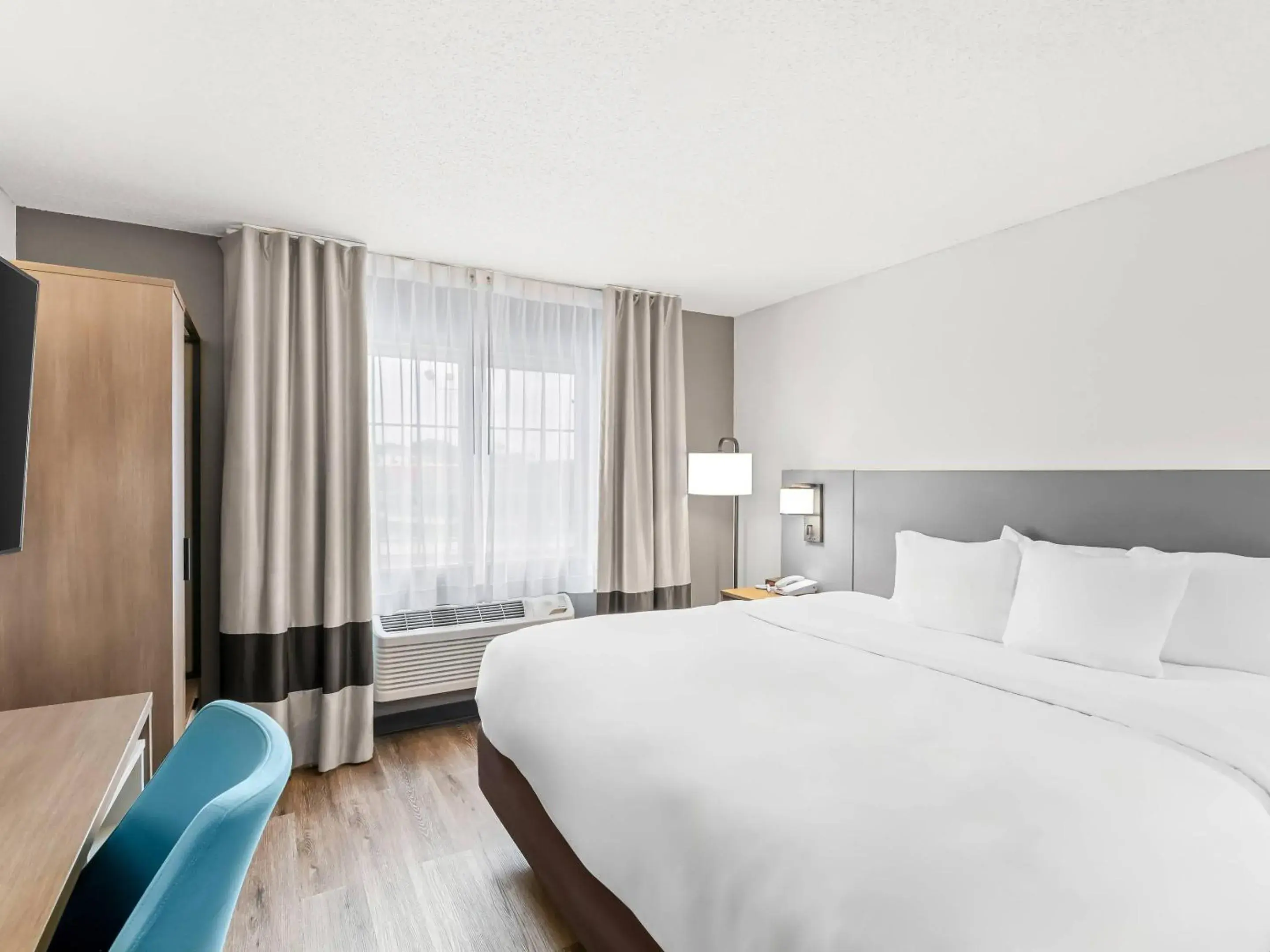 Bedroom, Bed in Comfort Inn & Suites Bellevue - Omaha Offutt AFB Bedroom, Bed in Comfort Inn & Suites Bellevue - Omaha Offutt AFB