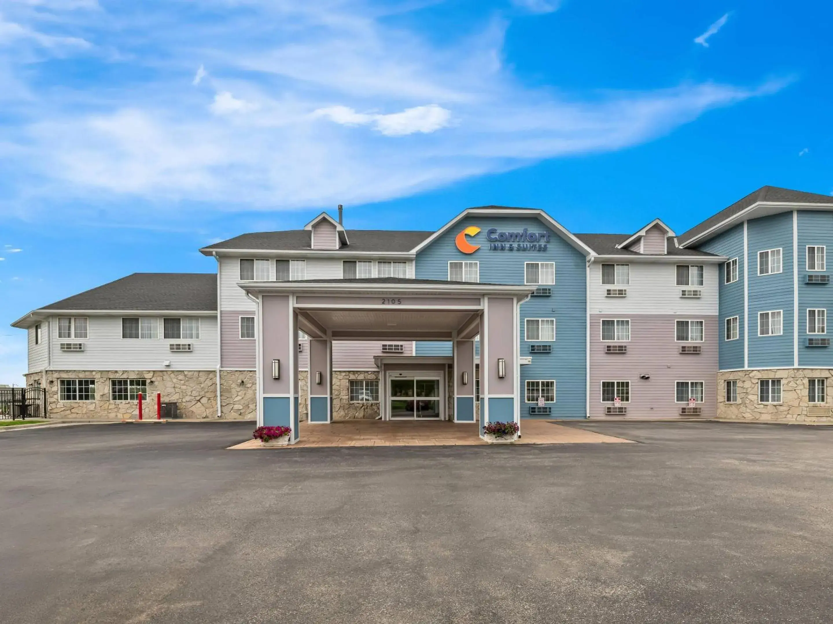 Property building in Comfort Inn & Suites Bellevue - Omaha Offutt AFB Property building in Comfort Inn & Suites Bellevue - Omaha Offutt AFB