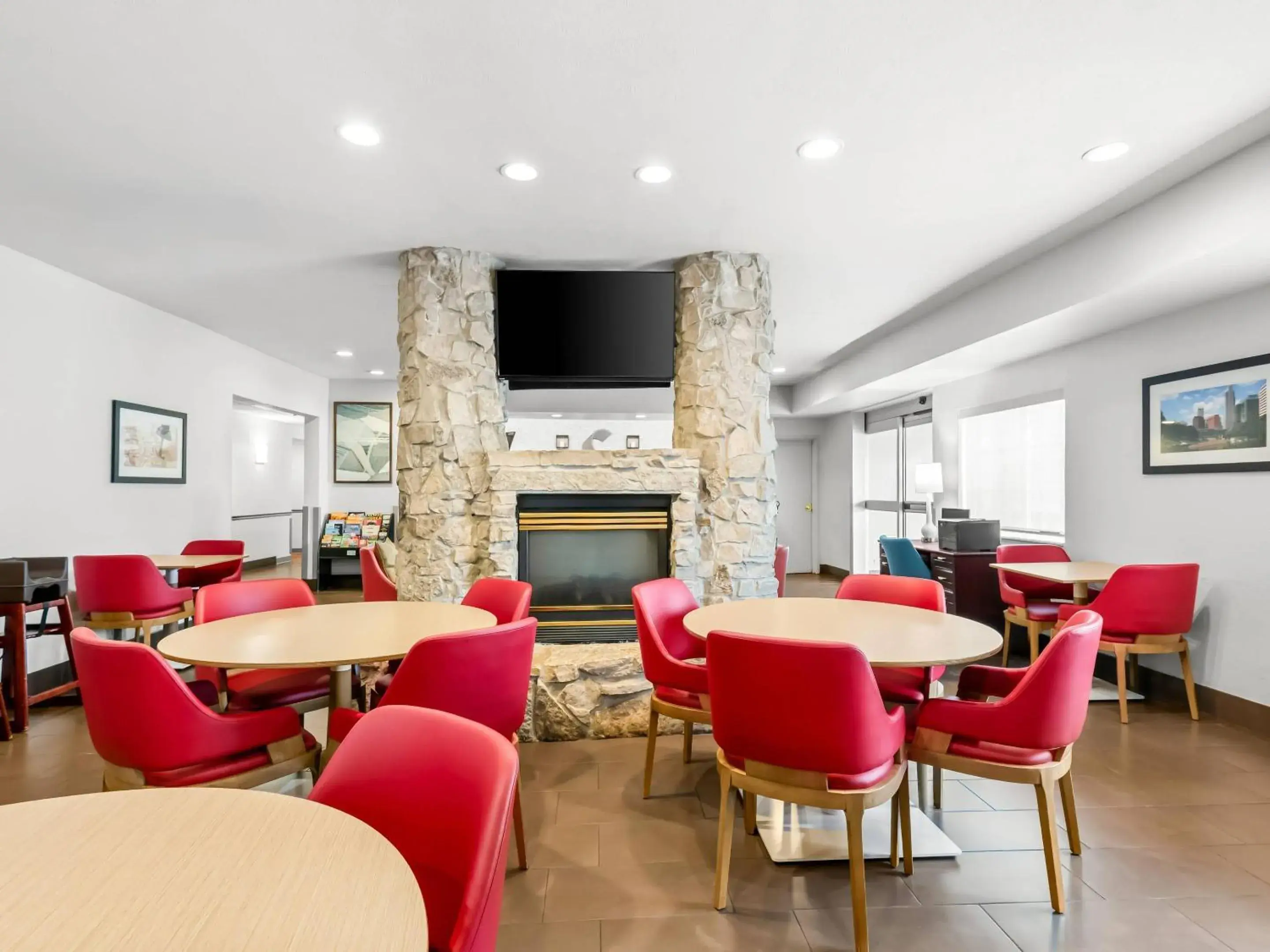 Breakfast in Comfort Inn & Suites Bellevue - Omaha Offutt AFB Breakfast in Comfort Inn & Suites Bellevue - Omaha Offutt AFB