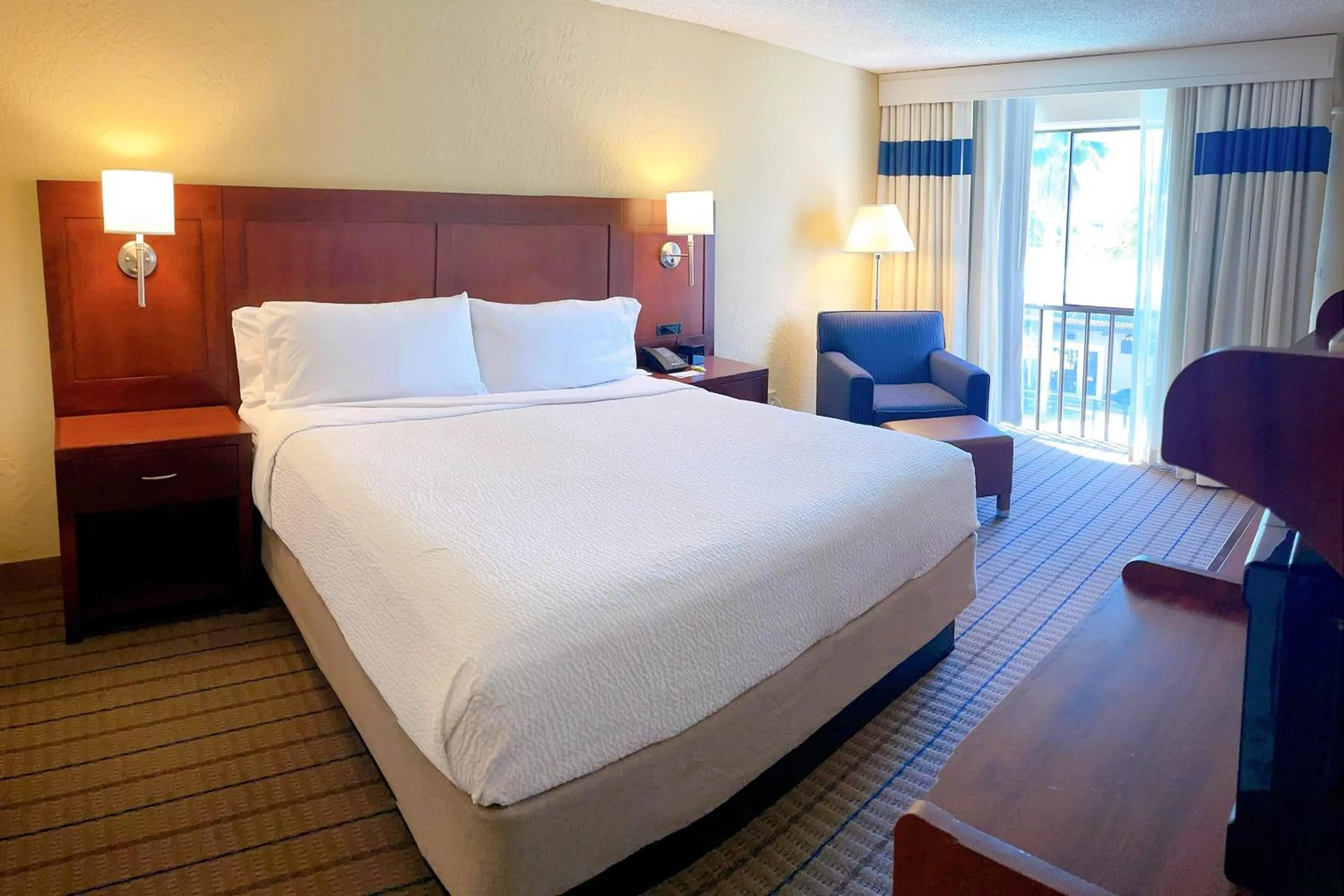Photo of the whole room, Bed in Marin Hilltop Hotel