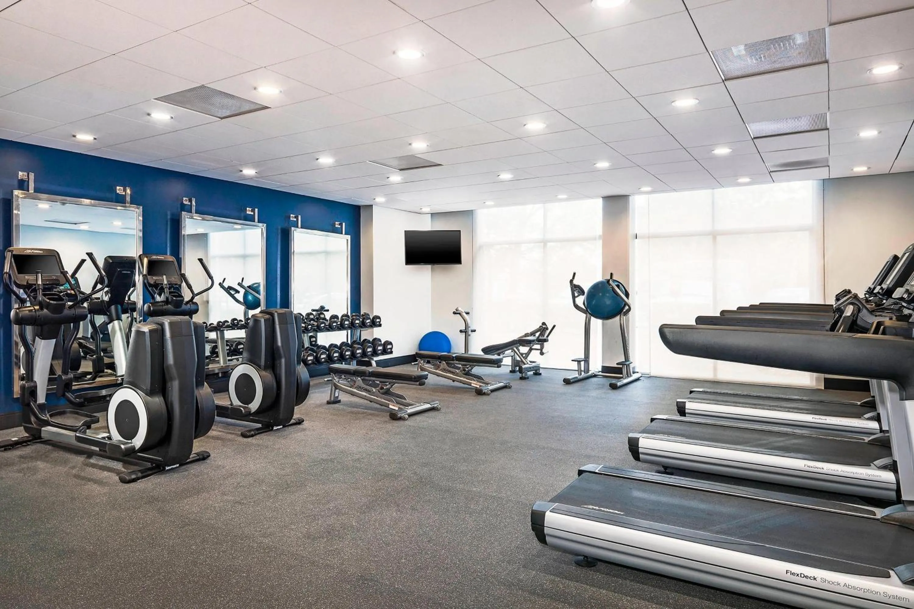 Fitness centre/facilities in Marin Hilltop Hotel