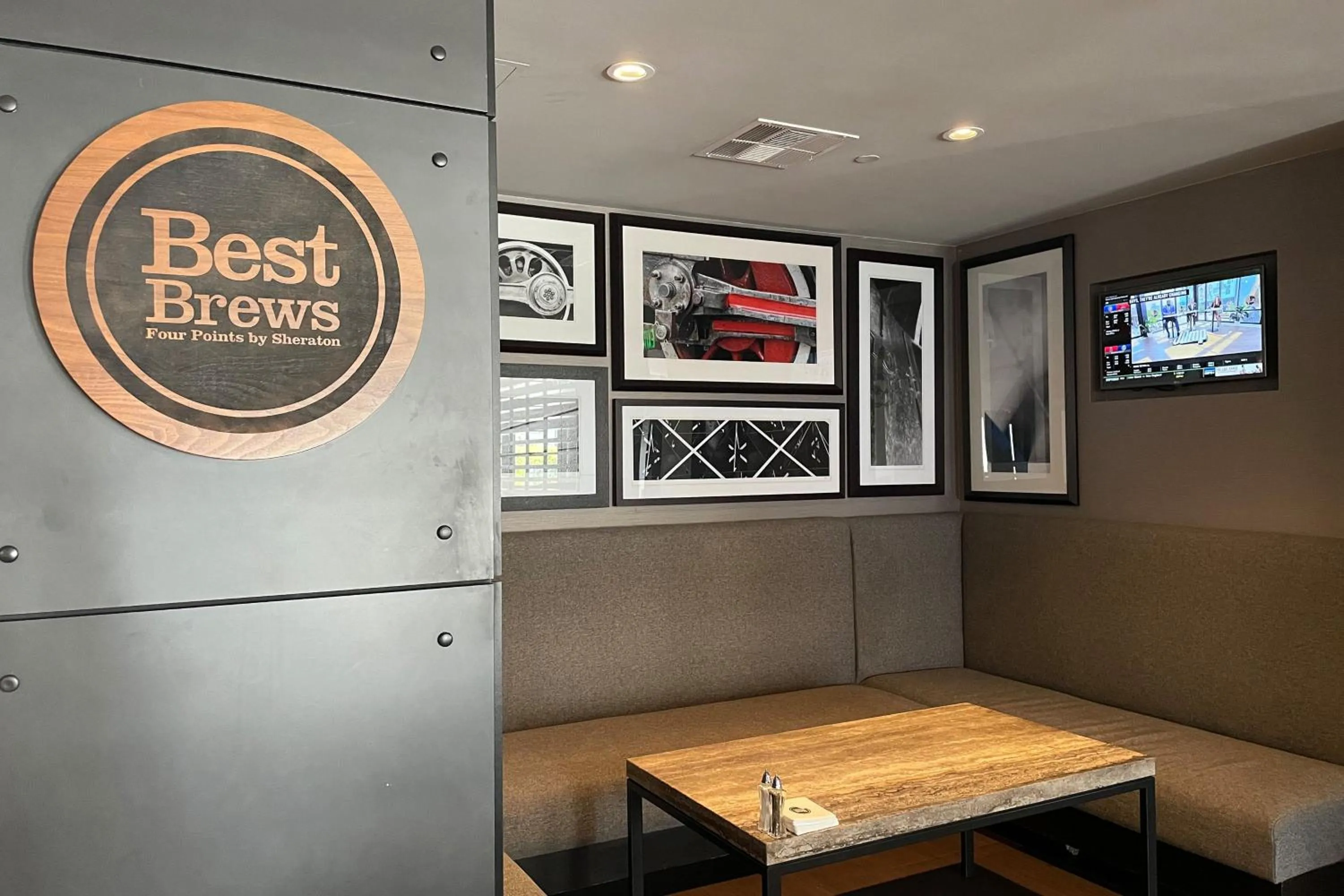 Lounge or bar in Four Points by Sheraton San Rafael Marin County