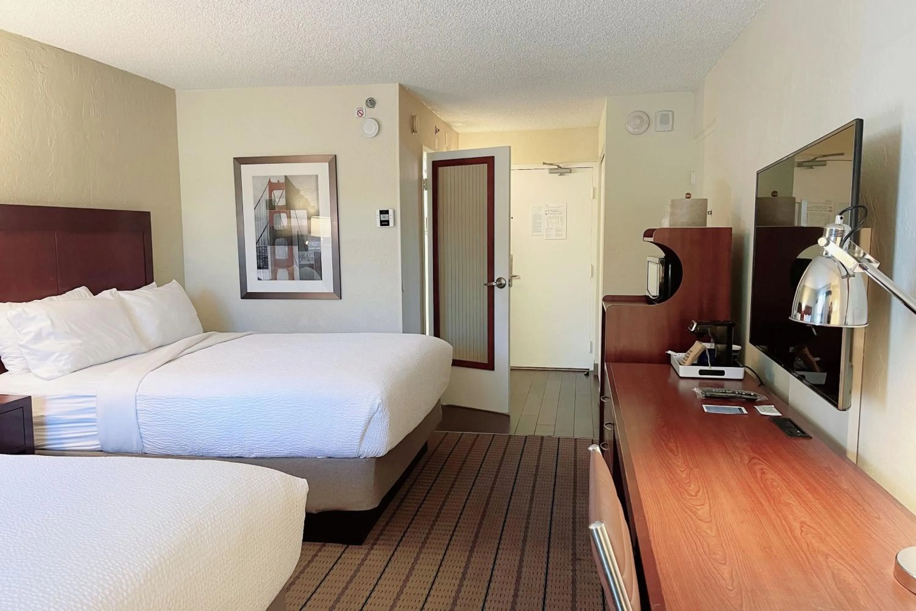 Photo of the whole room, Bed in Four Points by Sheraton San Rafael Marin County