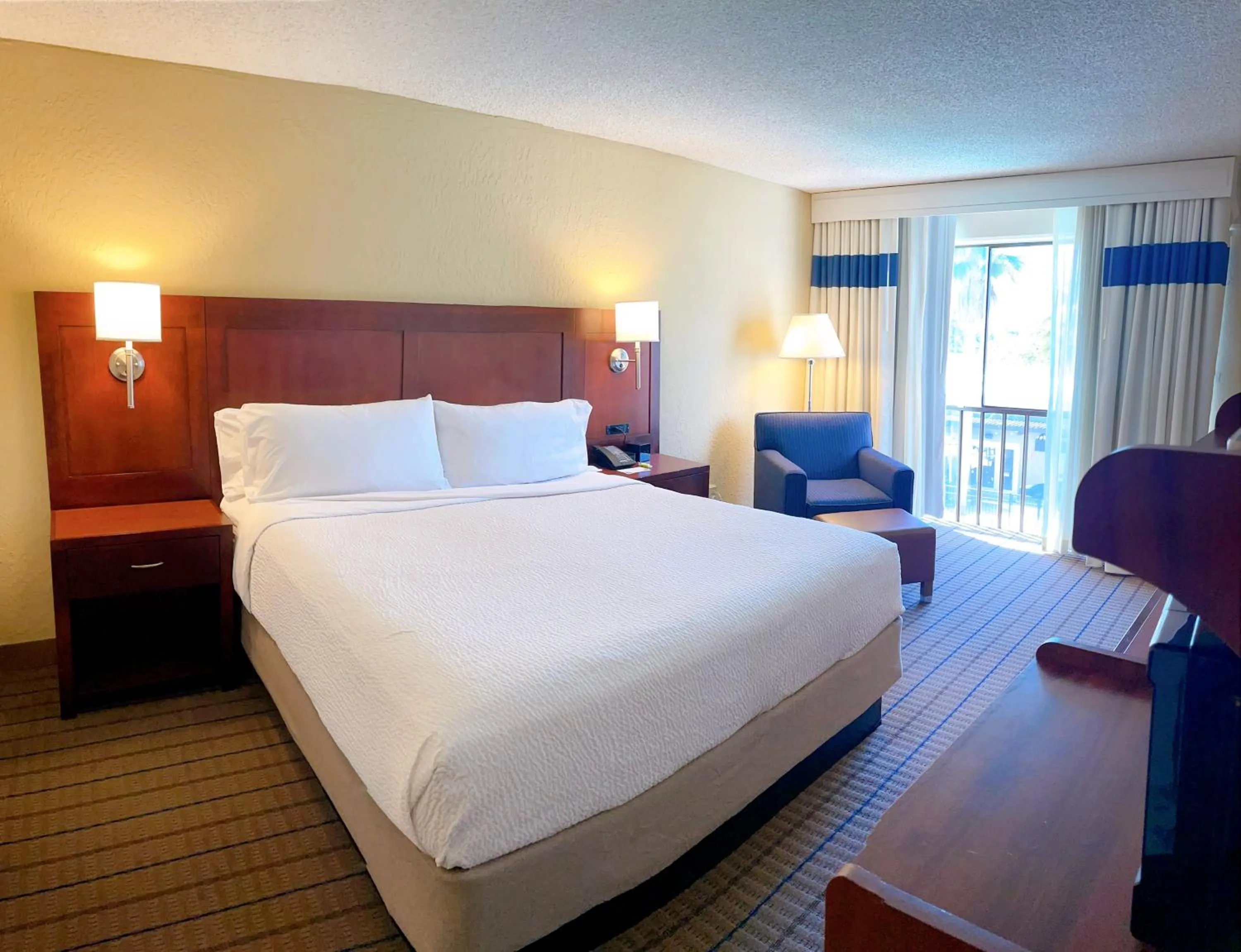 Bed in Four Points by Sheraton San Rafael Marin County