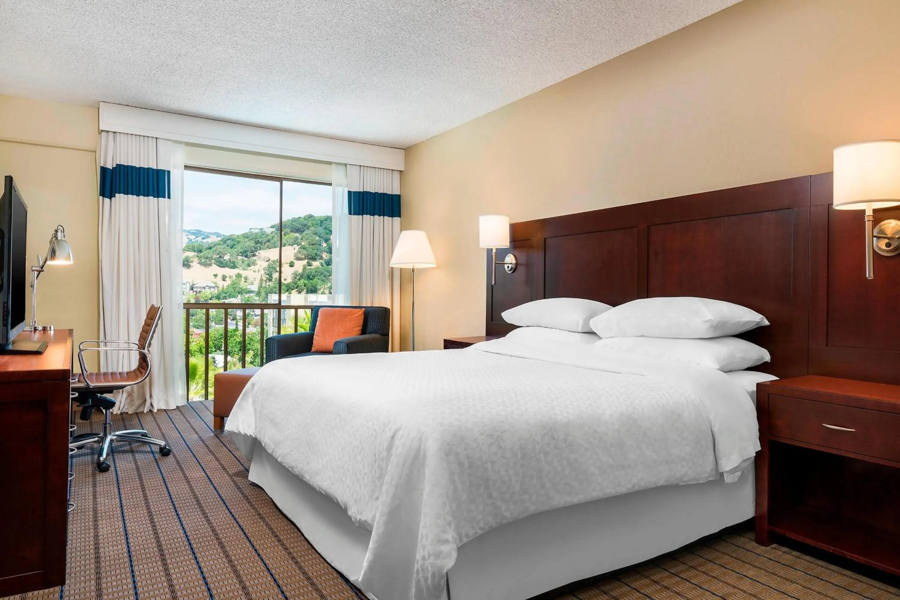 Photo of the whole room, Bed in Marin Hilltop Hotel