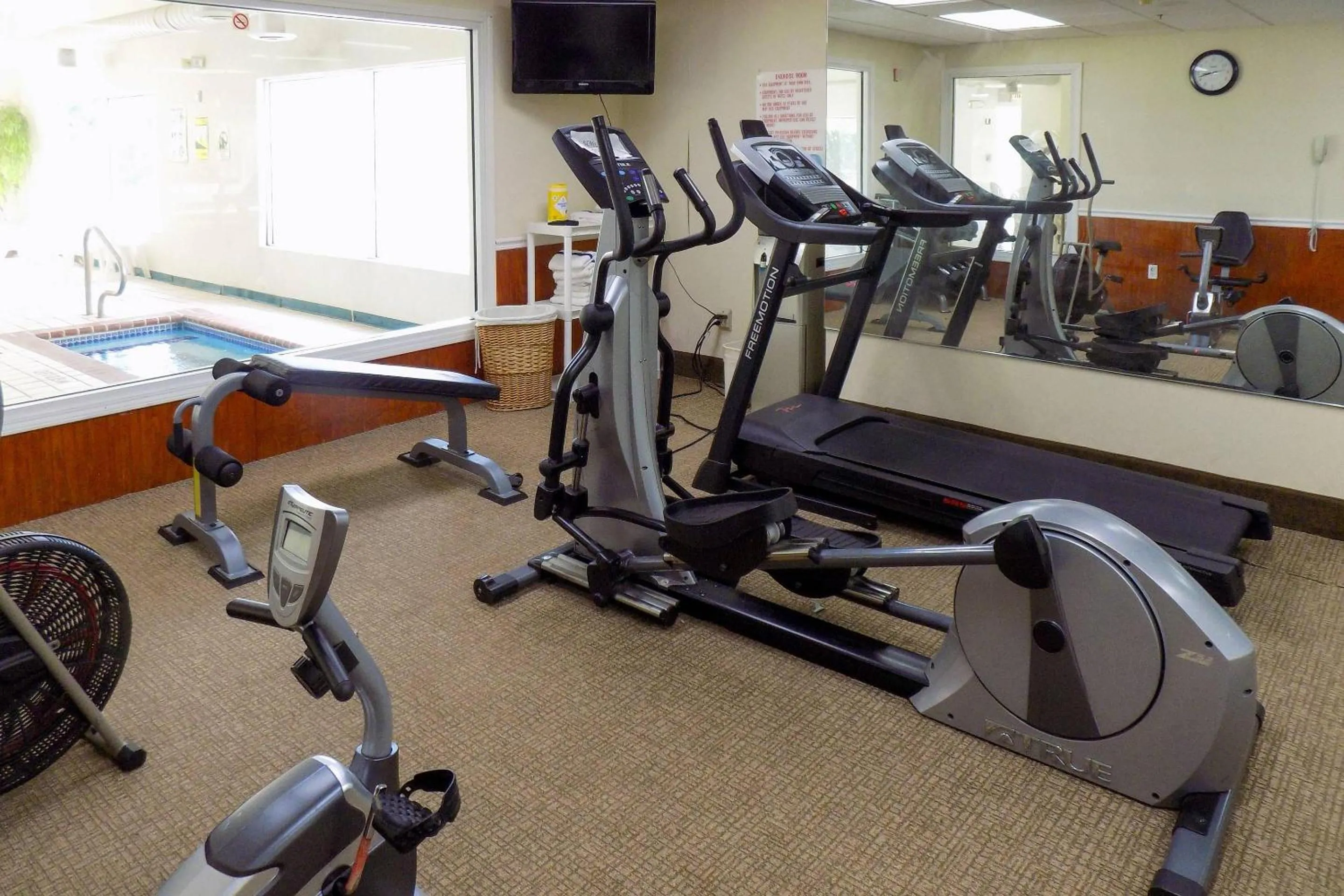 Fitness centre/facilities in Quality Inn Kingdom City, MO