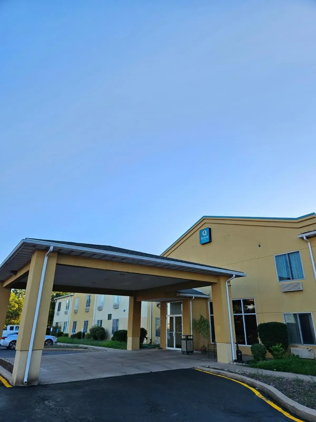 Property building in Quality Inn Kingdom City I-70 Property building in Quality Inn Kingdom City I-70