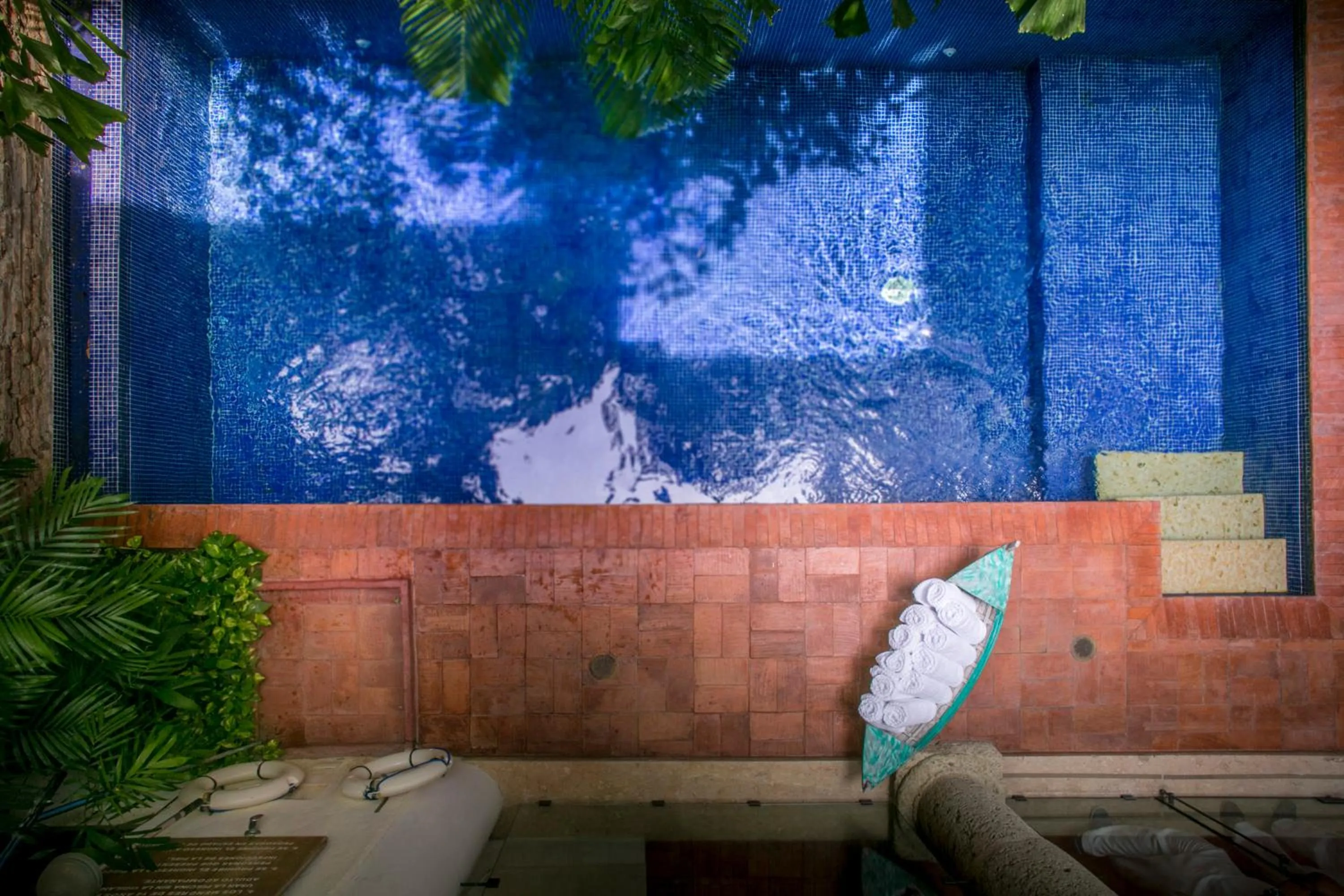 Swimming pool in Hotel Quadrifolio