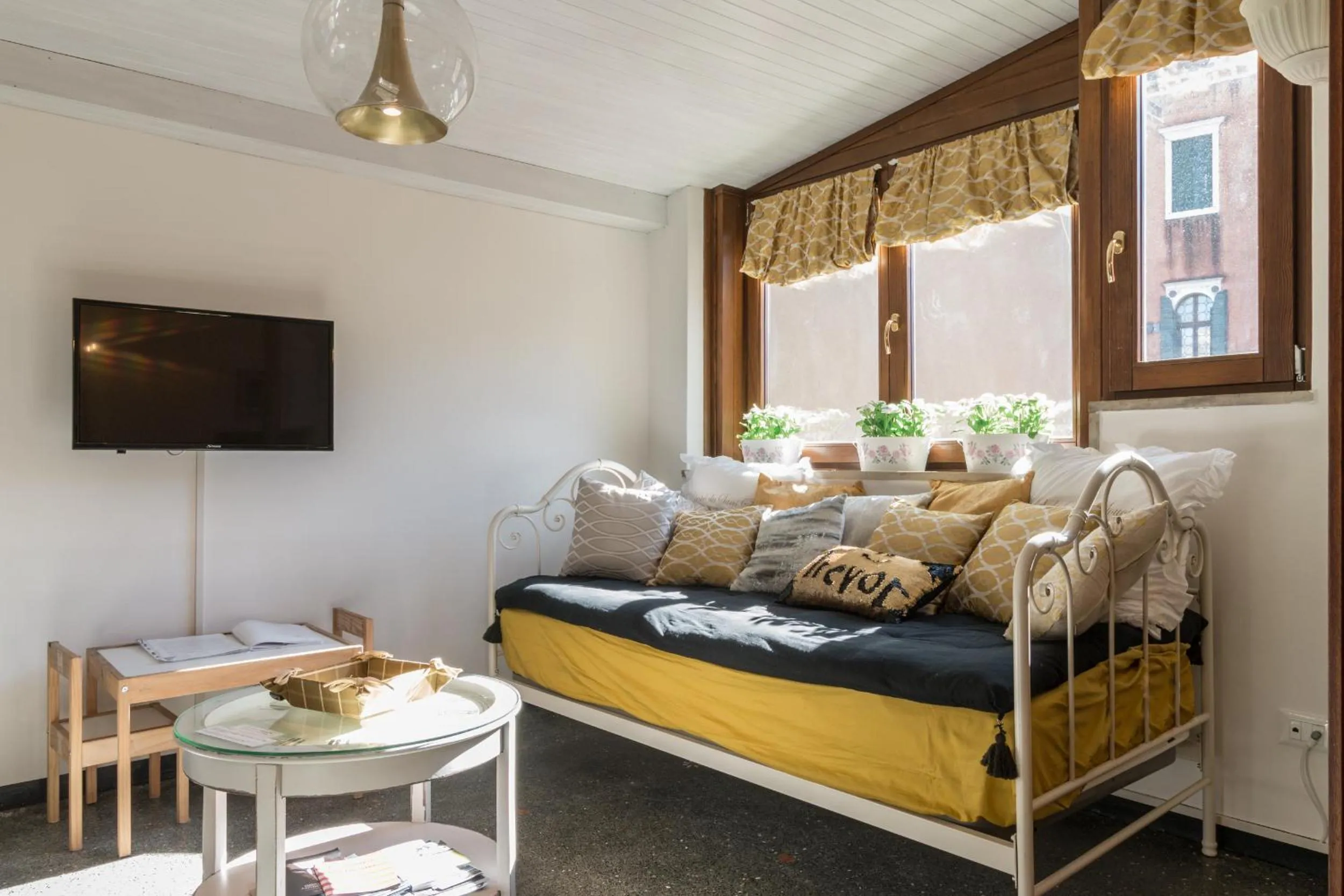 Living room, Bed in CASA DELL'ARTISTA