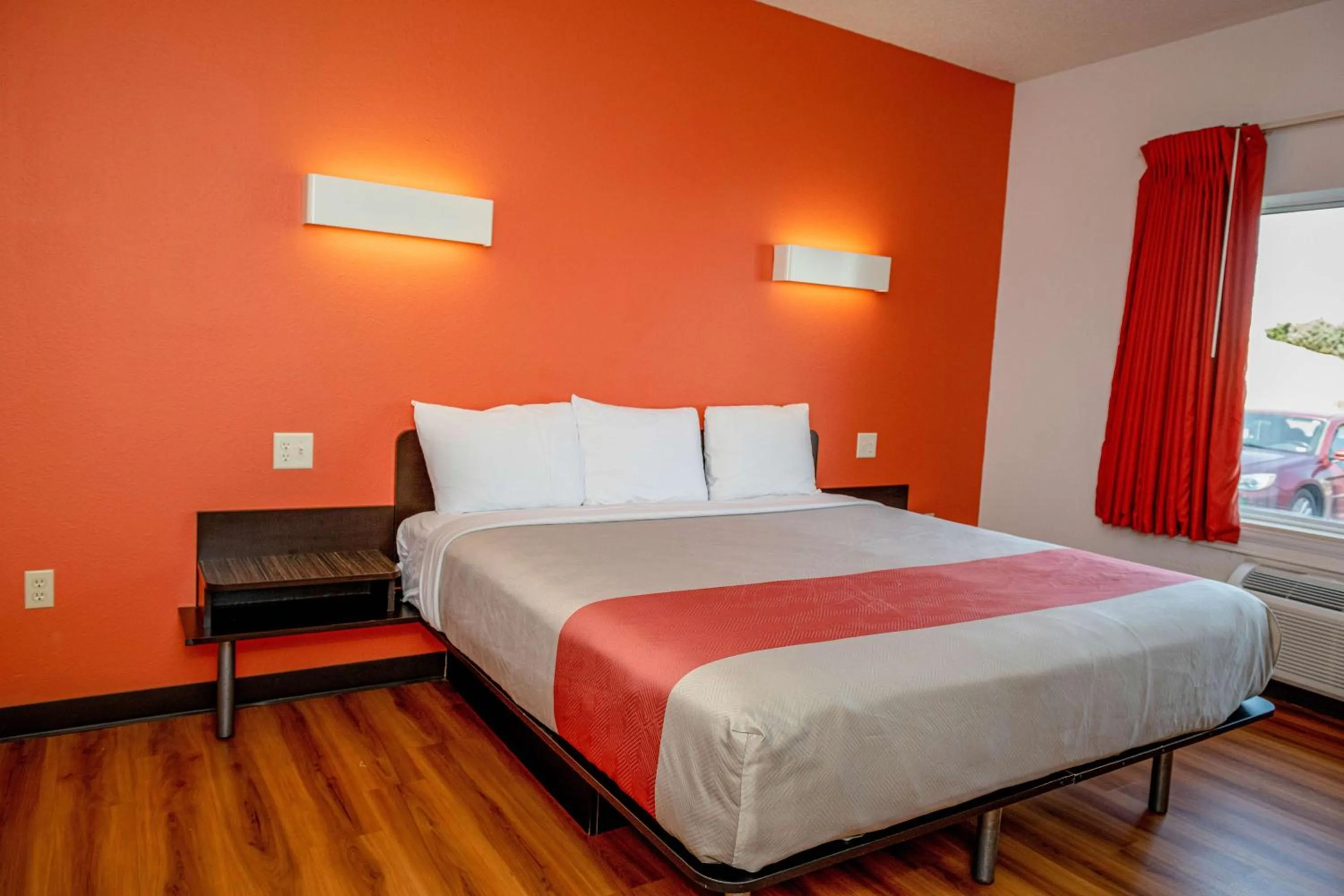 Photo of the whole room in Motel 6-Lincoln, NE