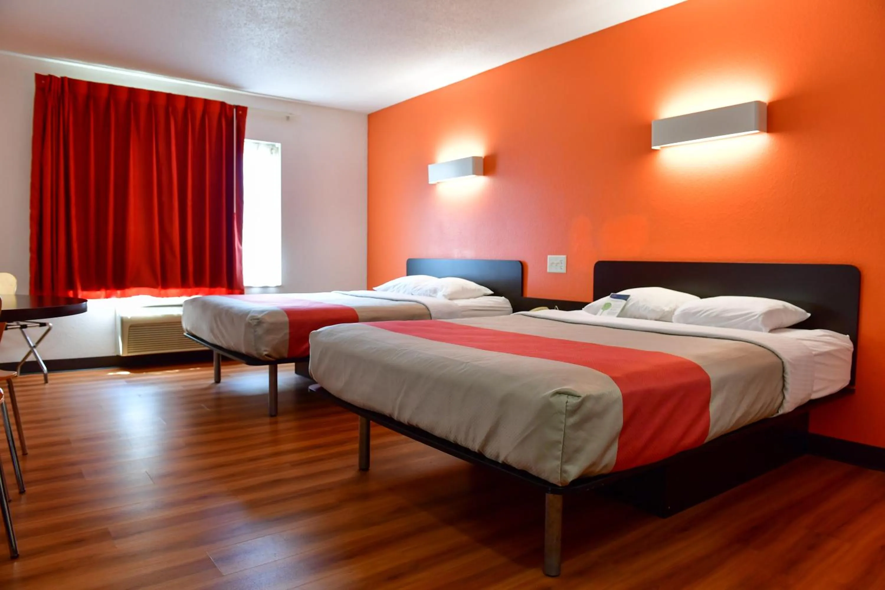 Photo of the whole room in Motel 6-Lincoln, NE