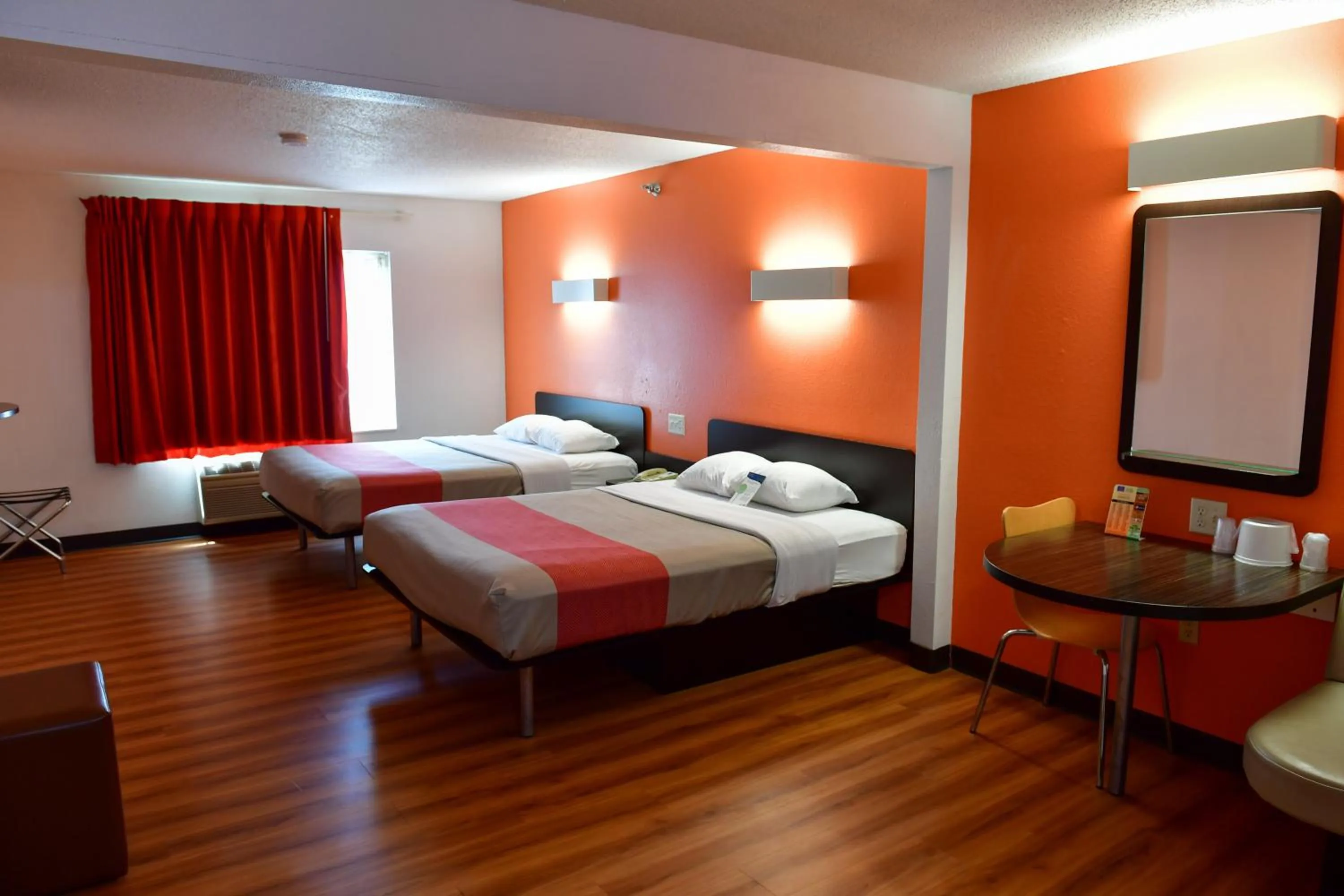 Photo of the whole room in Motel 6-Lincoln, NE