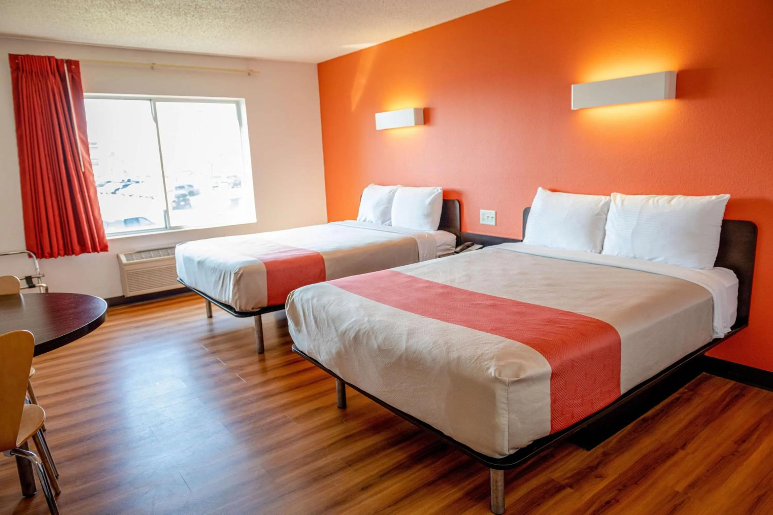 Photo of the whole room in Motel 6-Lincoln, NE