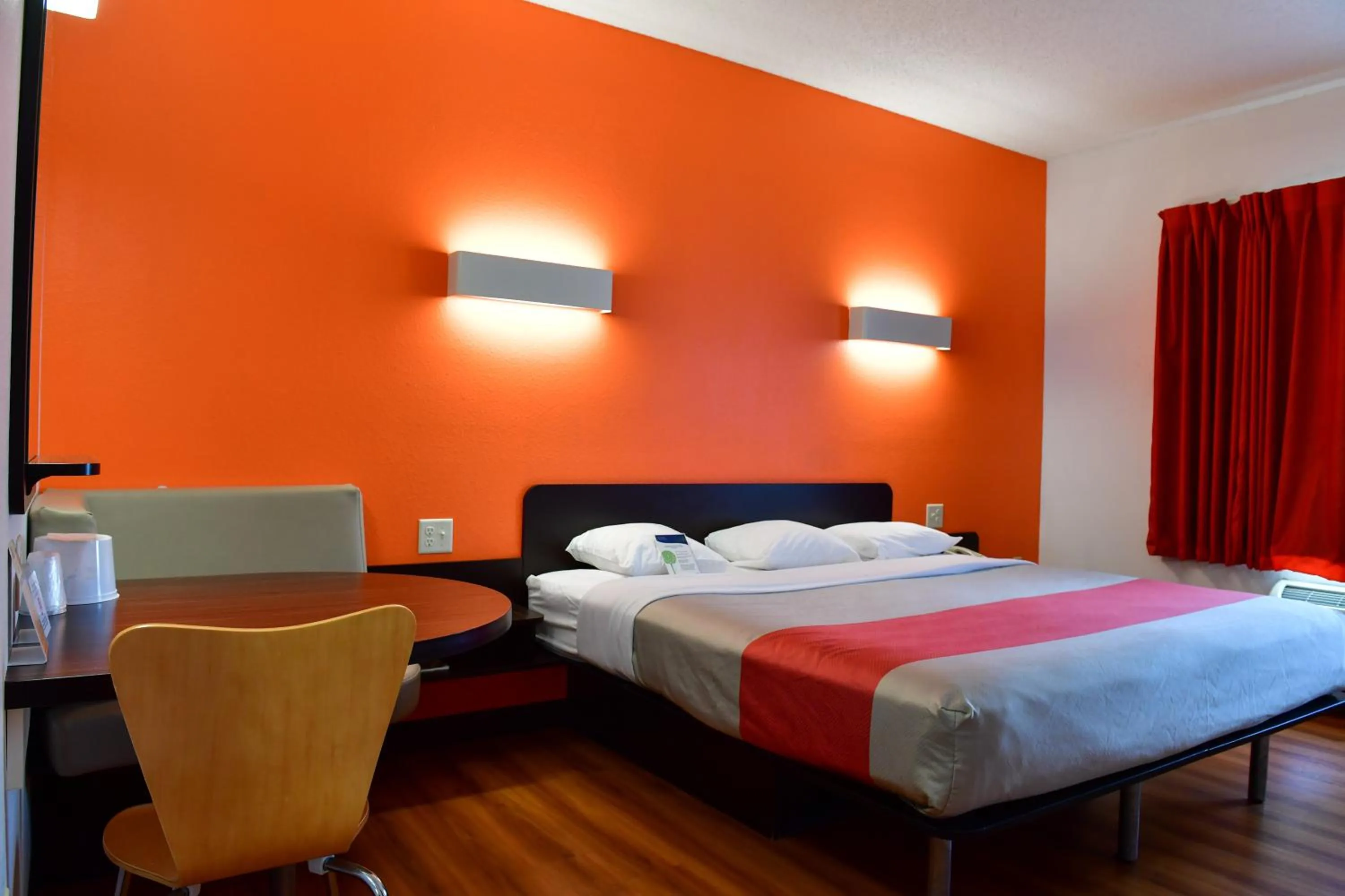 Bedroom in Motel 6-Lincoln, NE