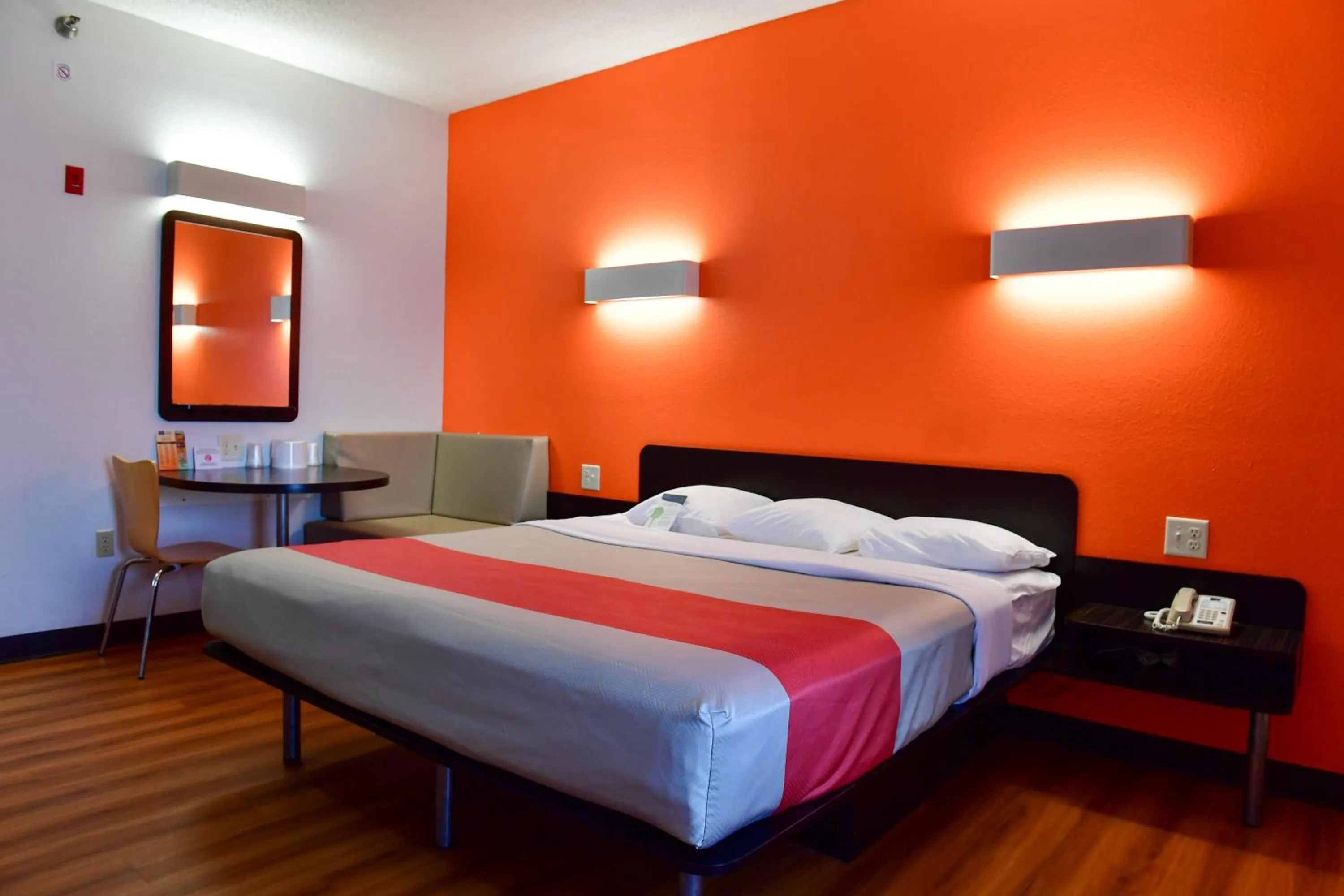 Photo of the whole room in Motel 6-Lincoln, NE