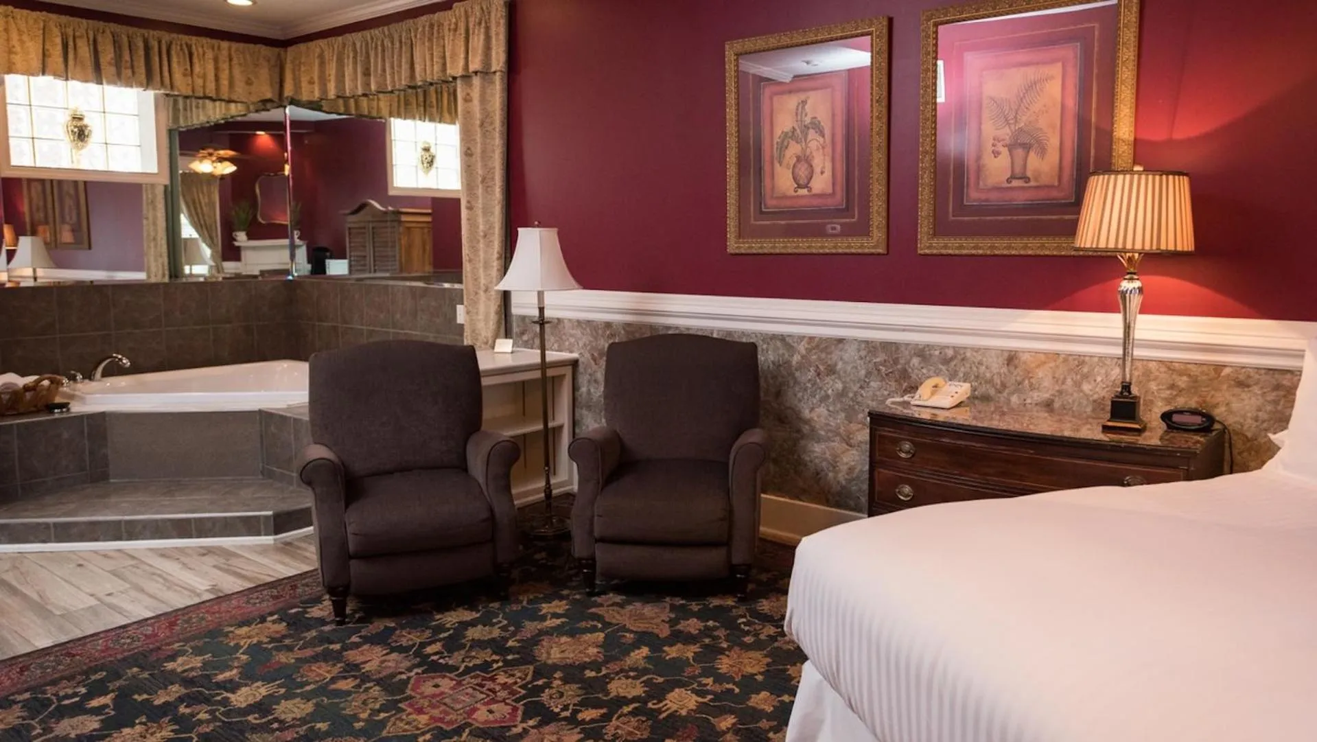 Bath, Bed in Inn on Broadway