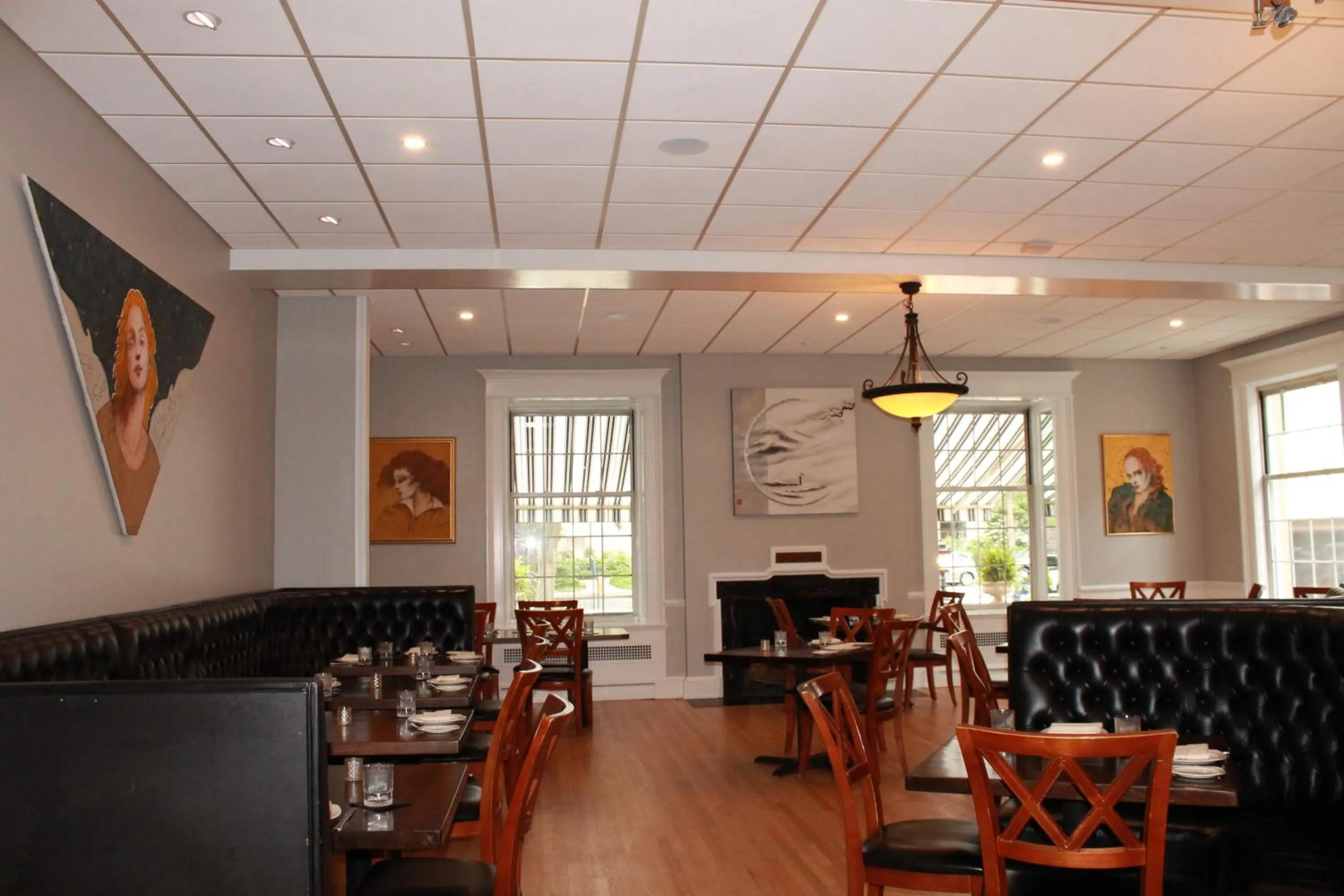 Restaurant/places to eat in Inn on Broadway