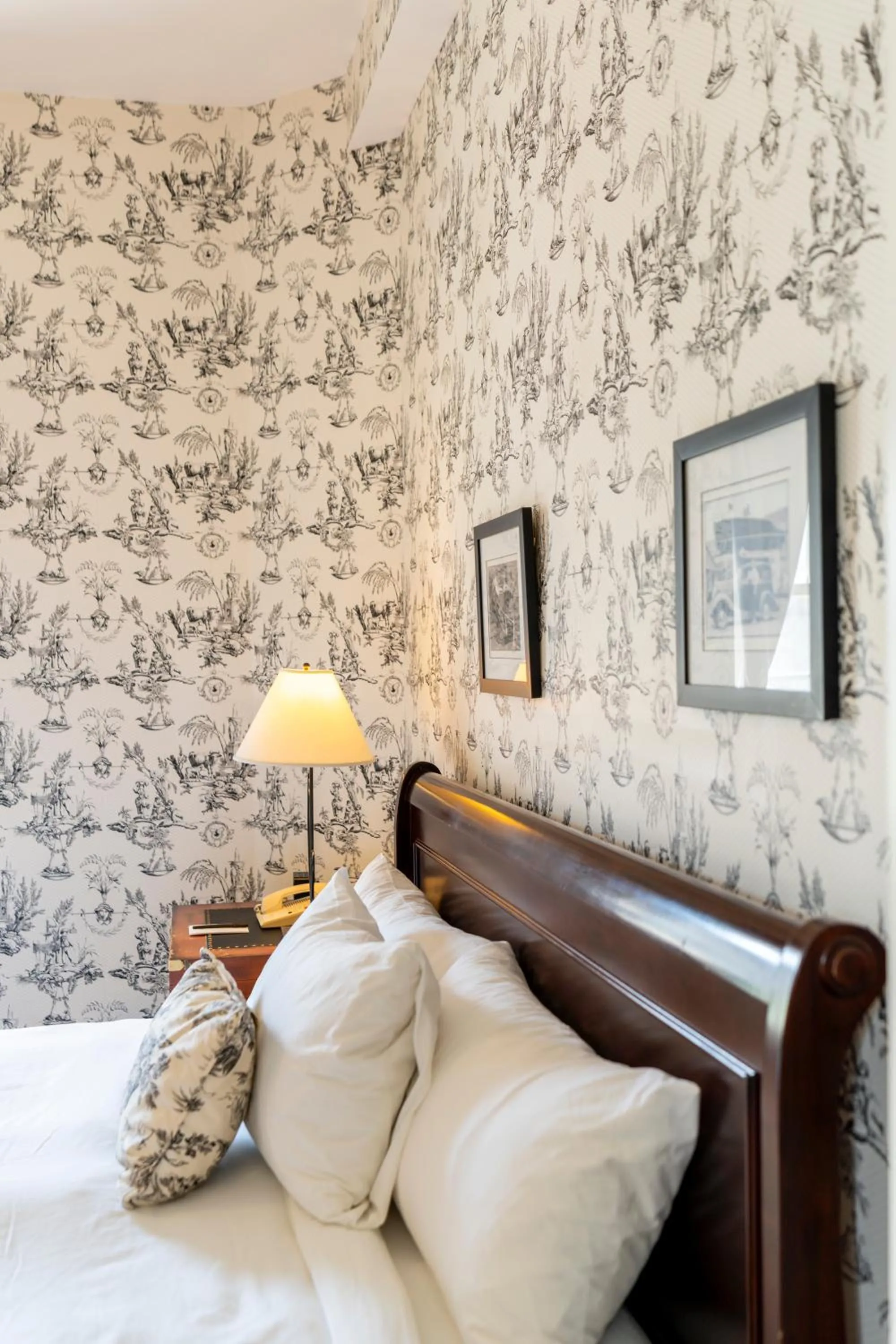 Bed in Inn on Broadway