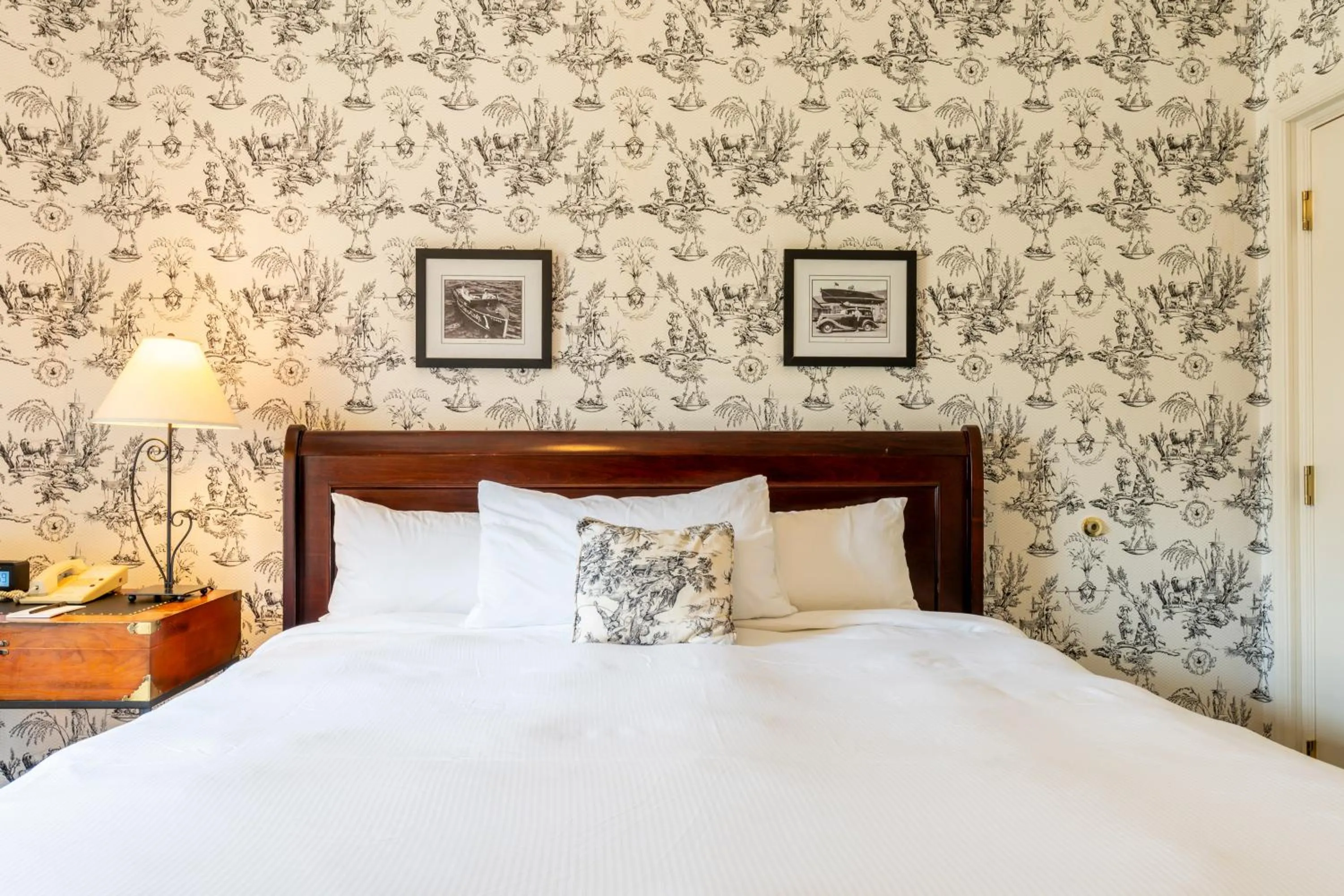 Bed in Inn on Broadway