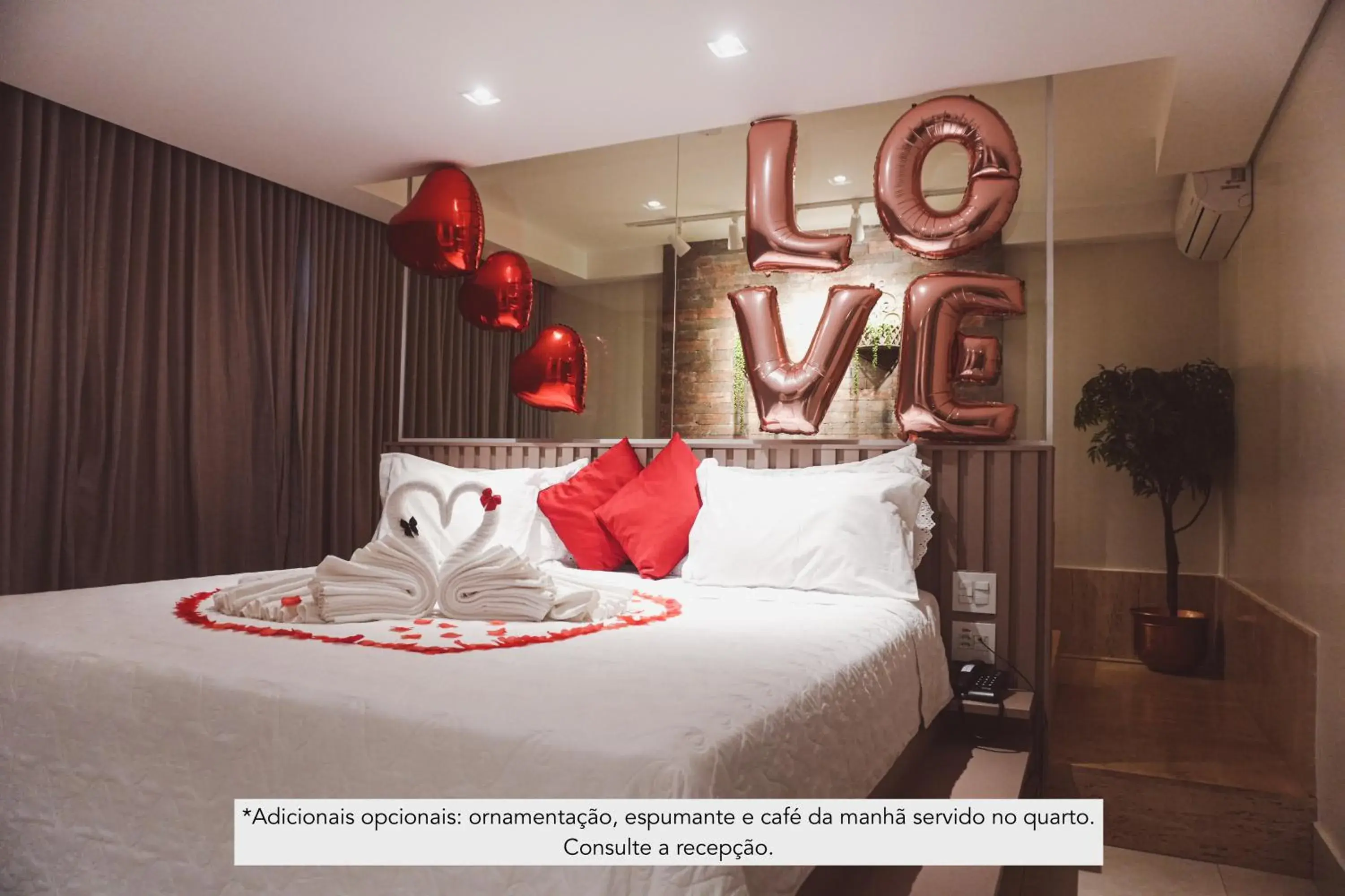 Decorative detail, Bed in Go Inn Catalão Decorative detail, Bed in Go Inn Catalão