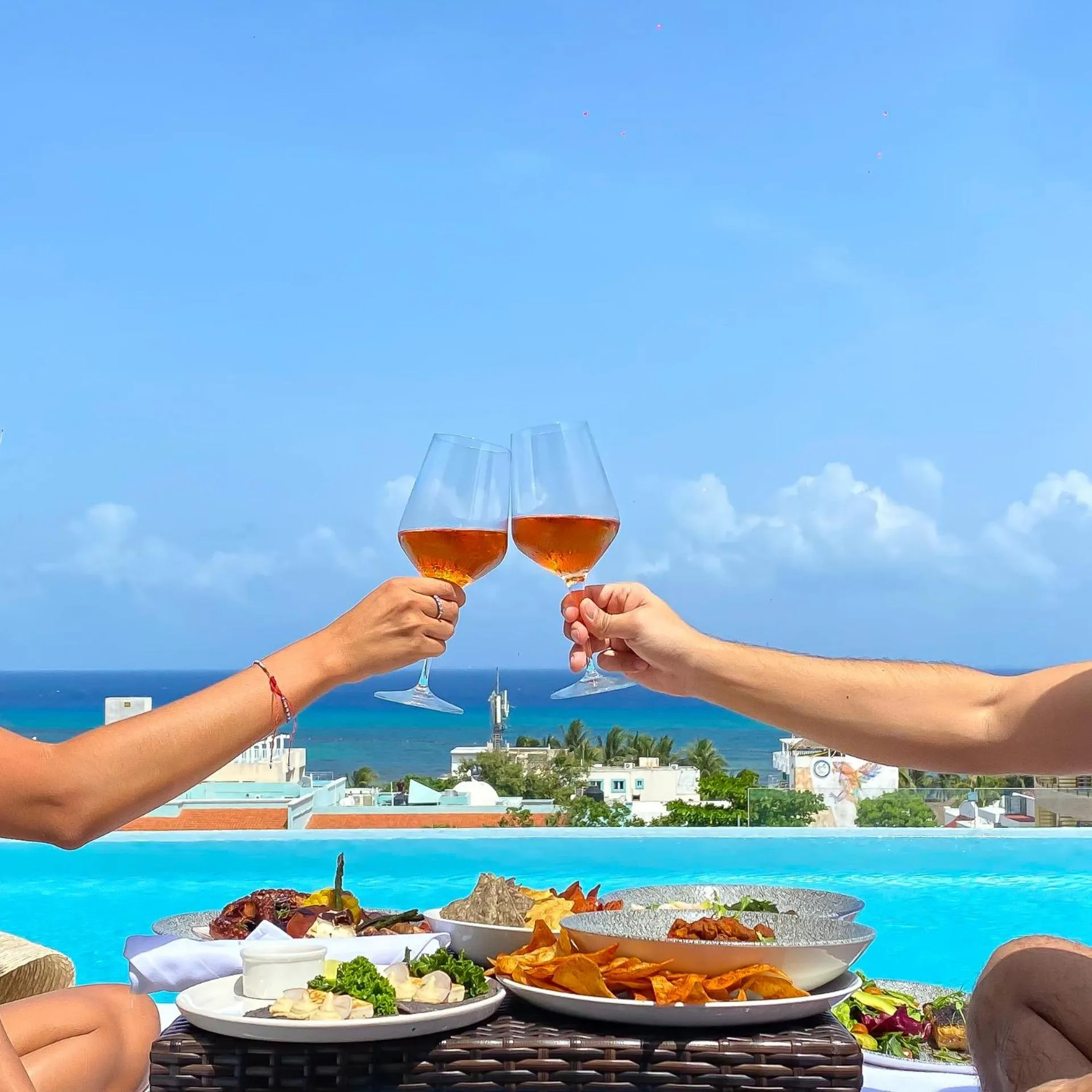 Food and drinks in The Fives Downtown Hotel & Residences, Curio Collection by Hilton