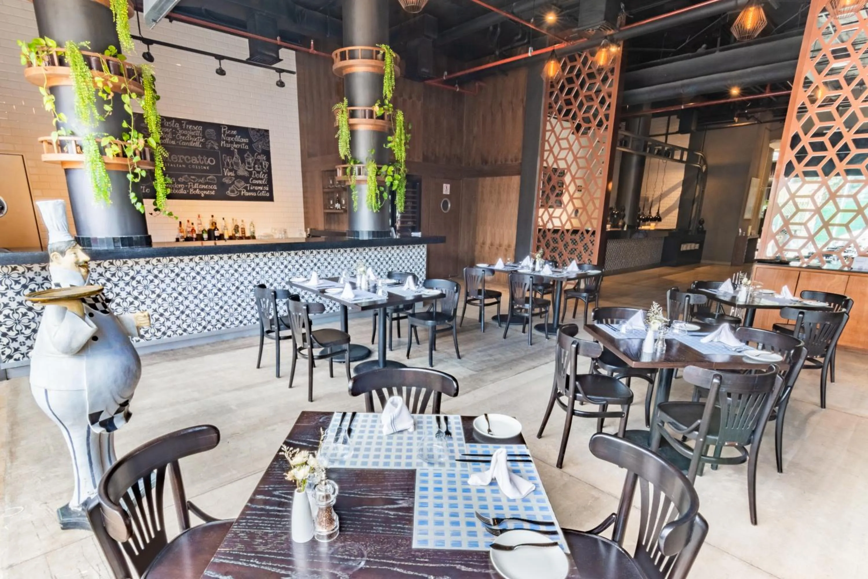 Restaurant/places to eat in The Fives Downtown Hotel & Residences, Curio Collection by Hilton