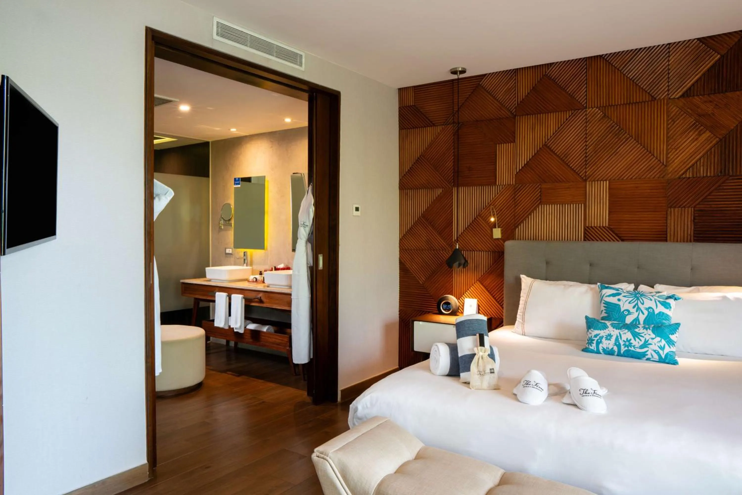 Bed in The Fives Downtown Hotel & Residences, Curio Collection by Hilton