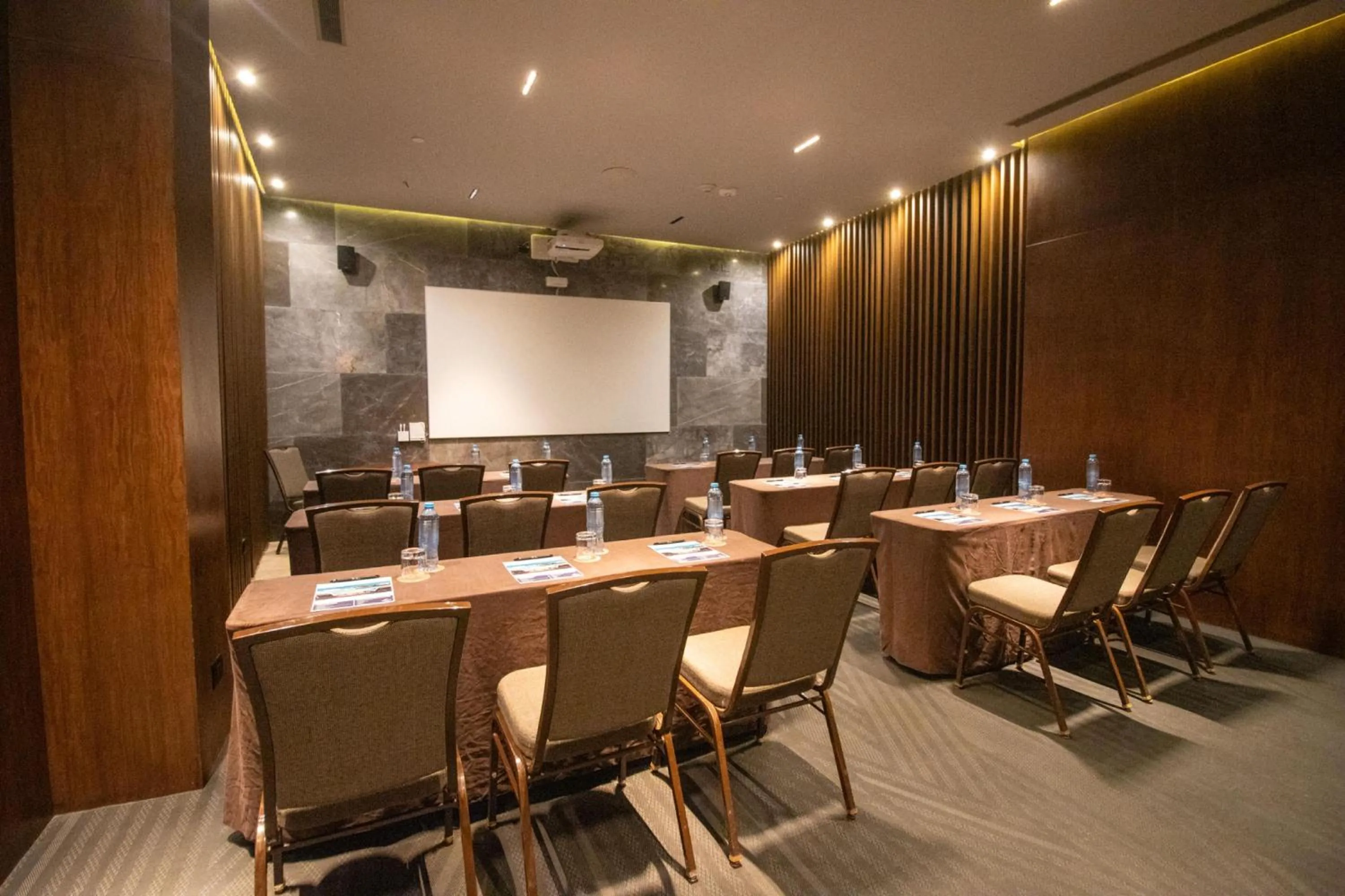 Meeting/conference room in The Fives Downtown Hotel & Residences, Curio Collection by Hilton