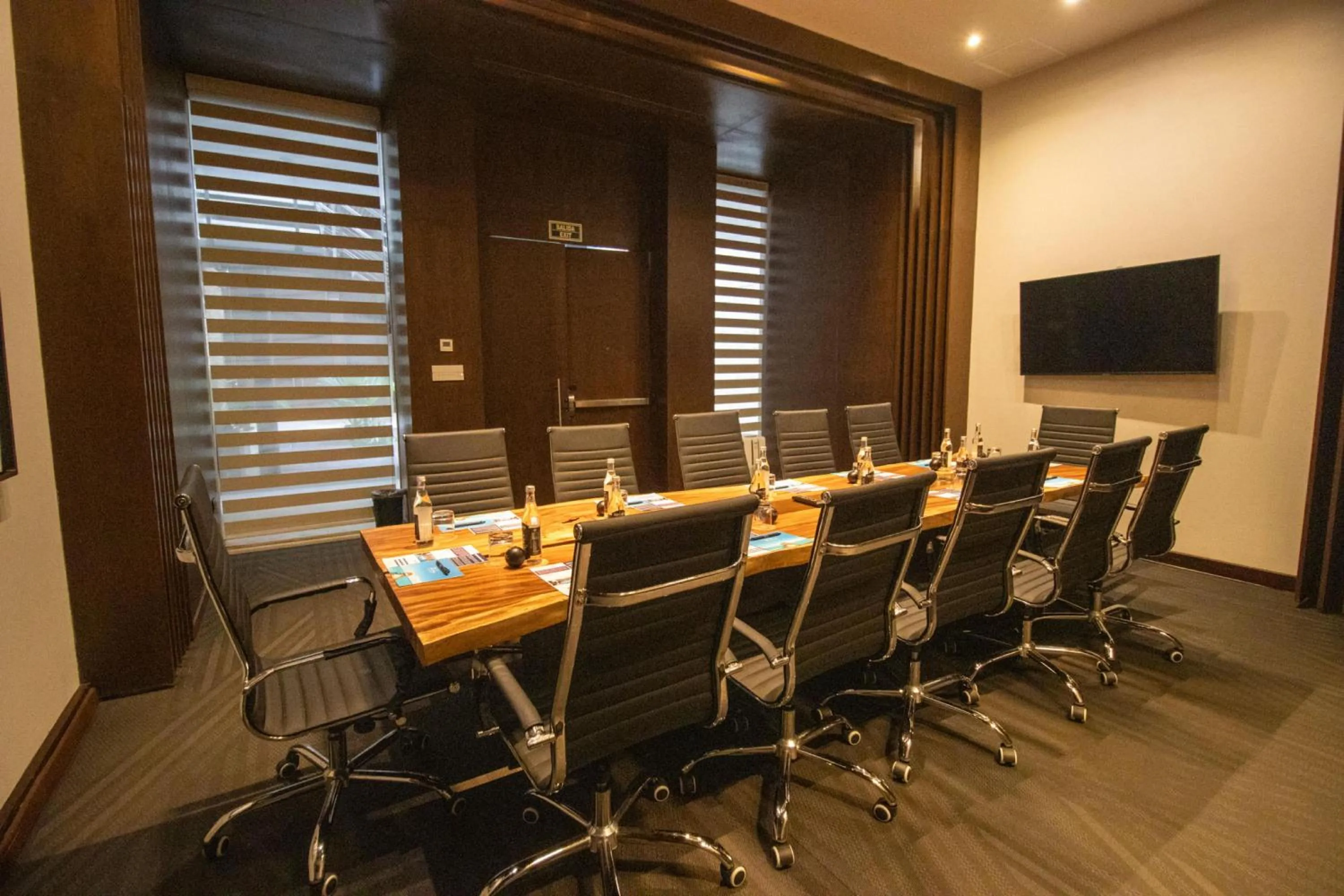 Meeting/conference room in The Fives Downtown Hotel & Residences, Curio Collection by Hilton