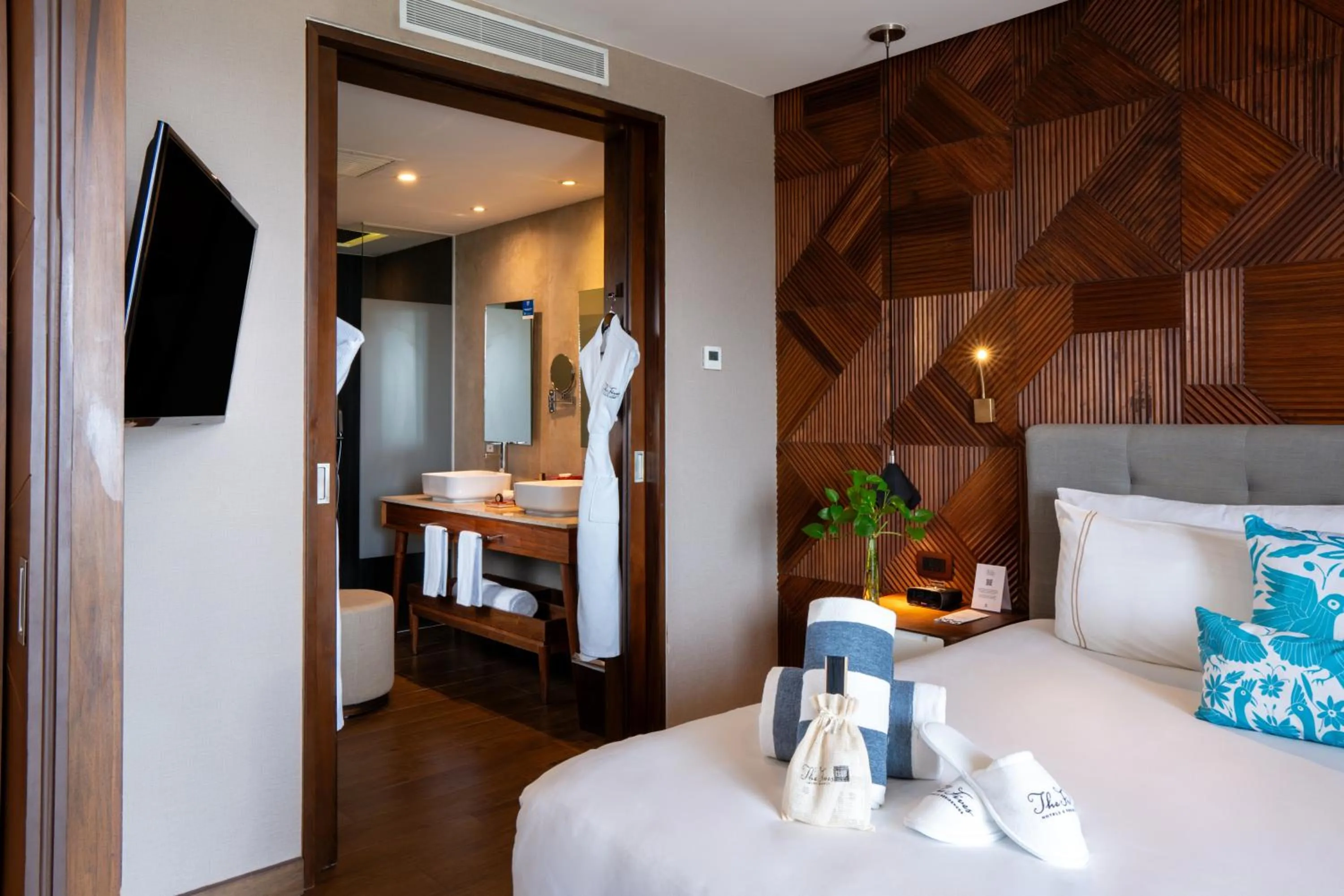 Bed in The Fives Downtown Hotel & Residences, Curio Collection by Hilton