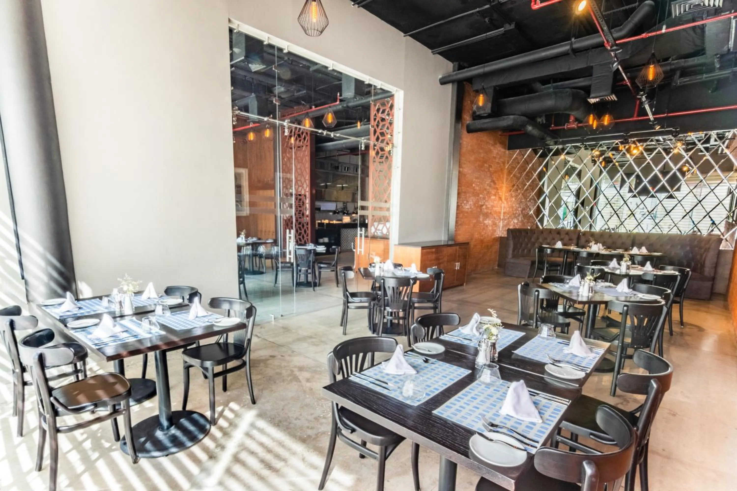 Restaurant/places to eat in The Fives Downtown Hotel & Residences, Curio Collection by Hilton