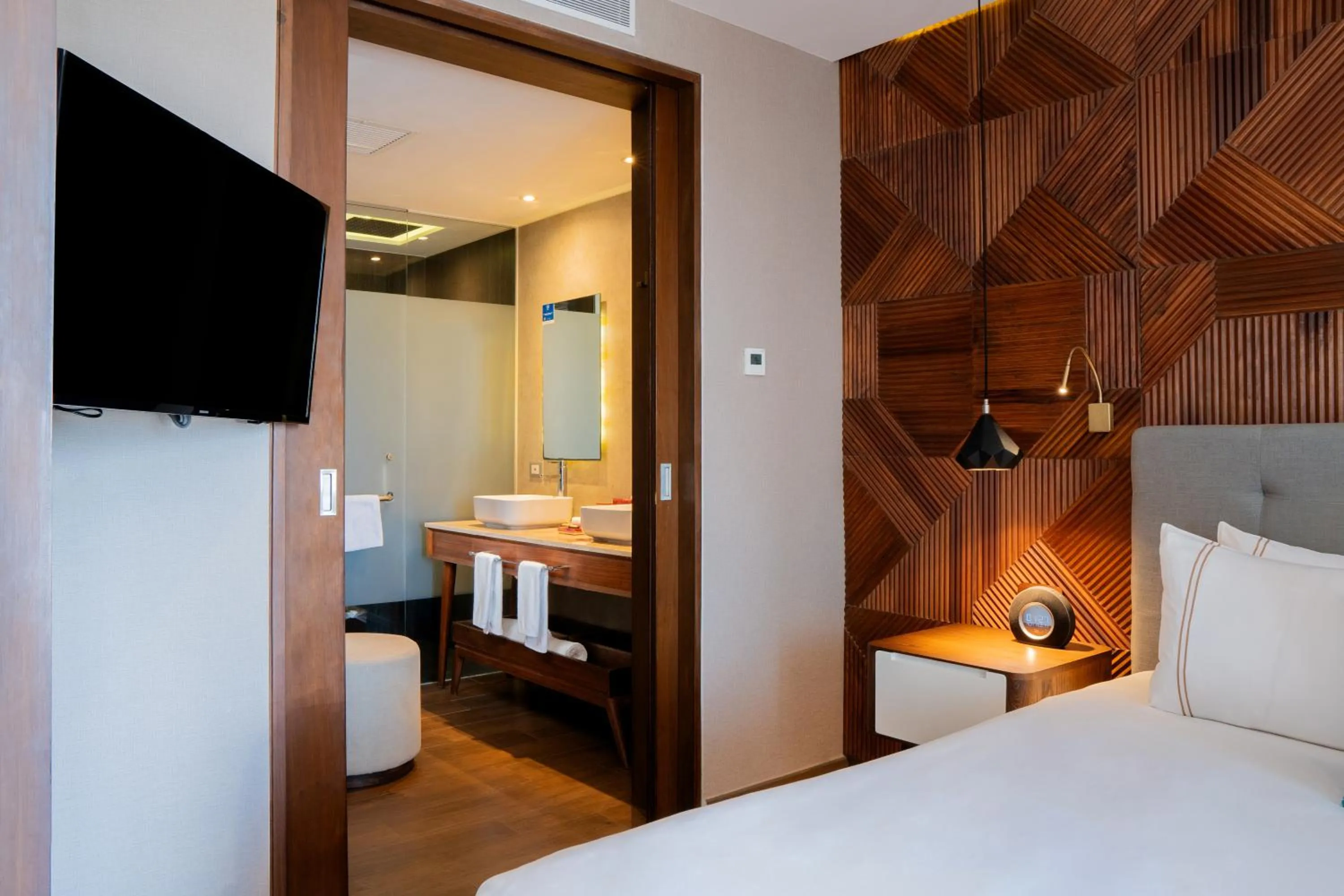 Bathroom, Bed in The Fives Downtown Hotel & Residences, Curio Collection by Hilton