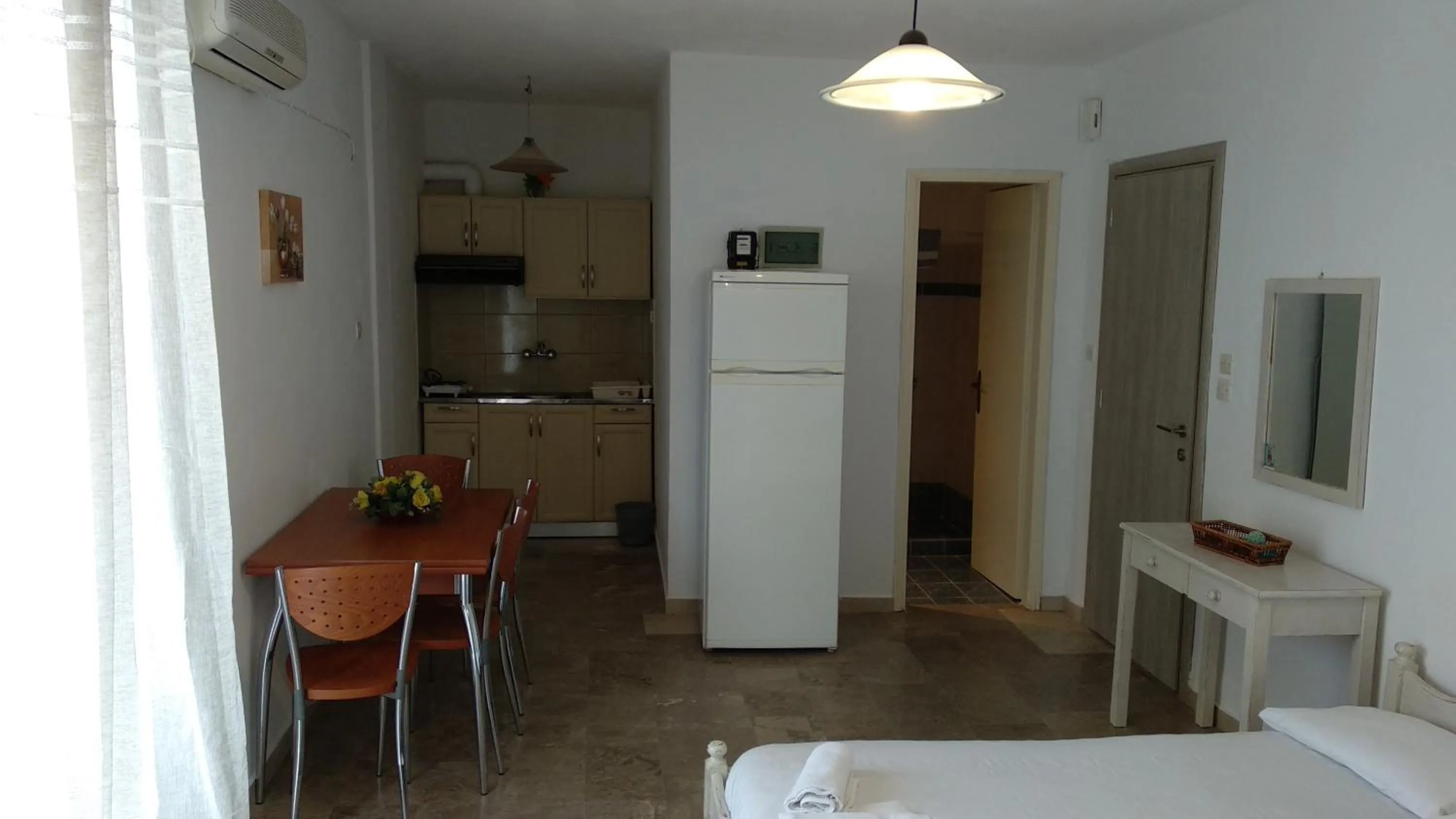 Family Room with Bathroom in Argiropouloi