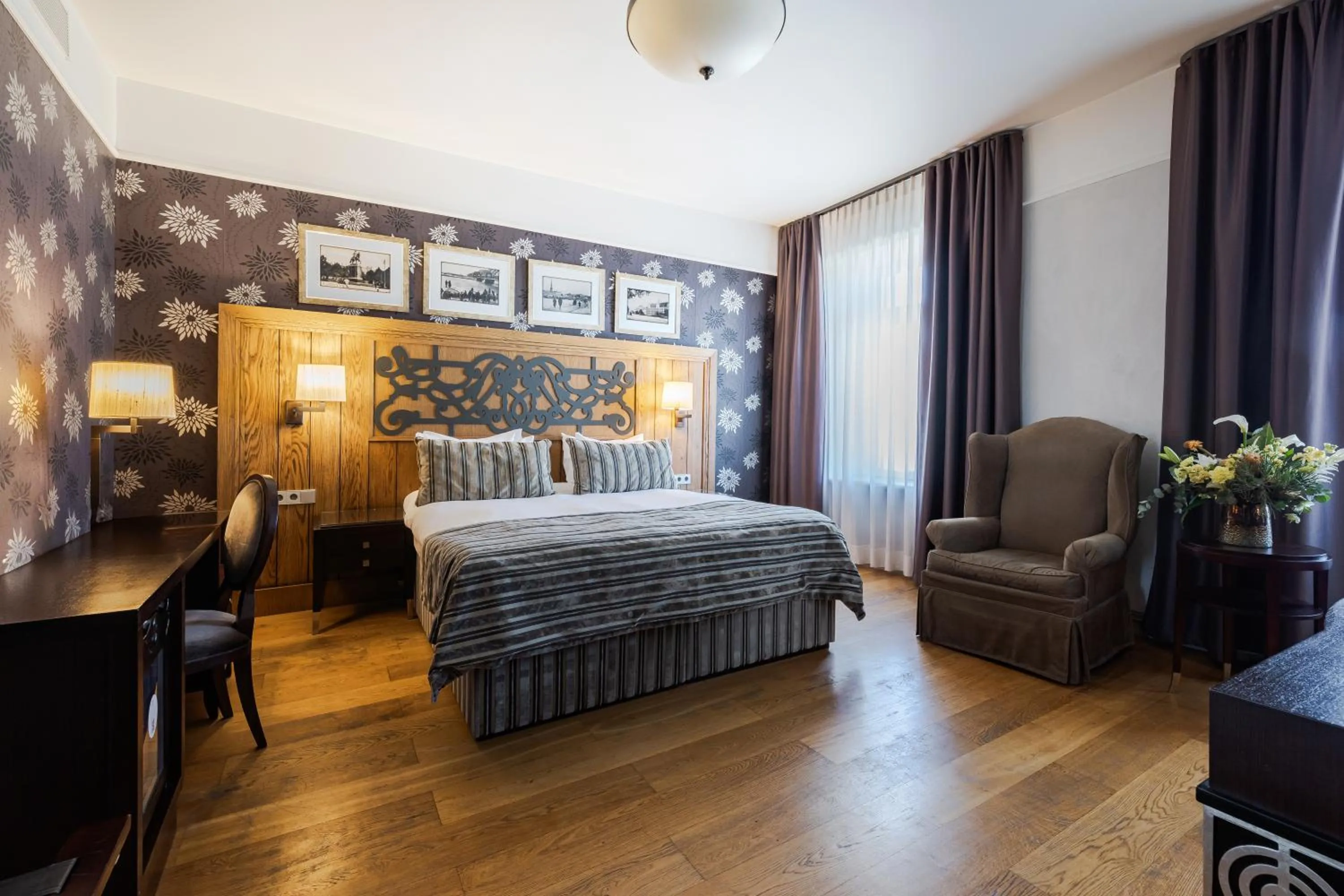 Photo of the whole room, Bed in Eurostars Metropole