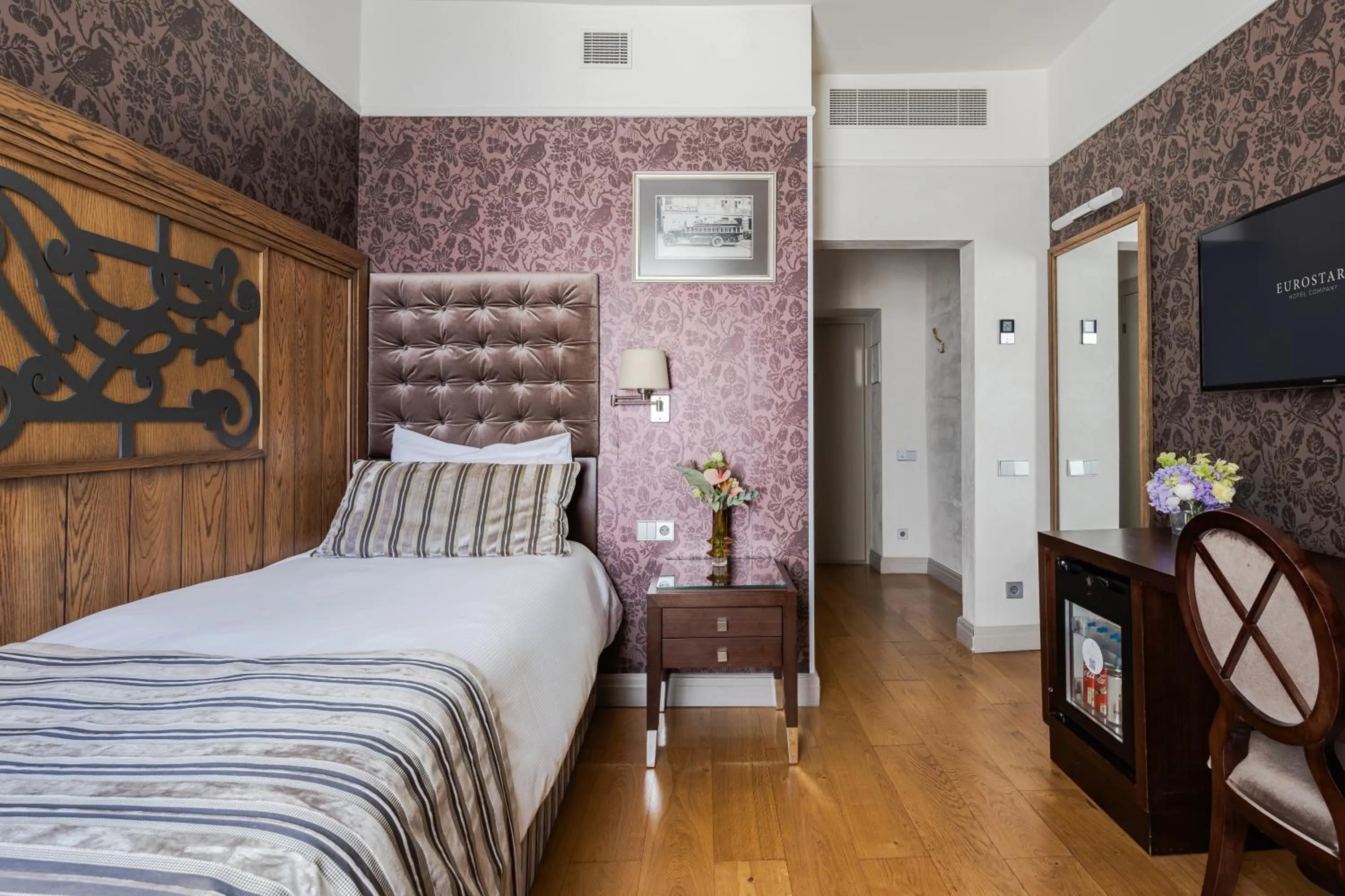 Bed in Eurostars Metropole