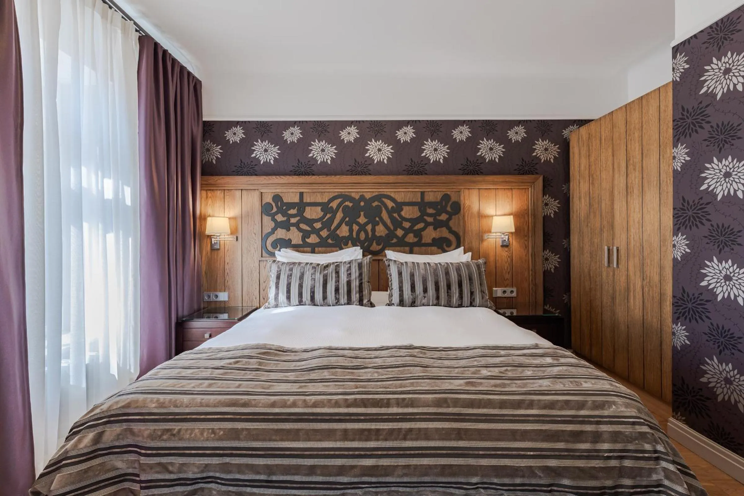 Bed in Eurostars Metropole