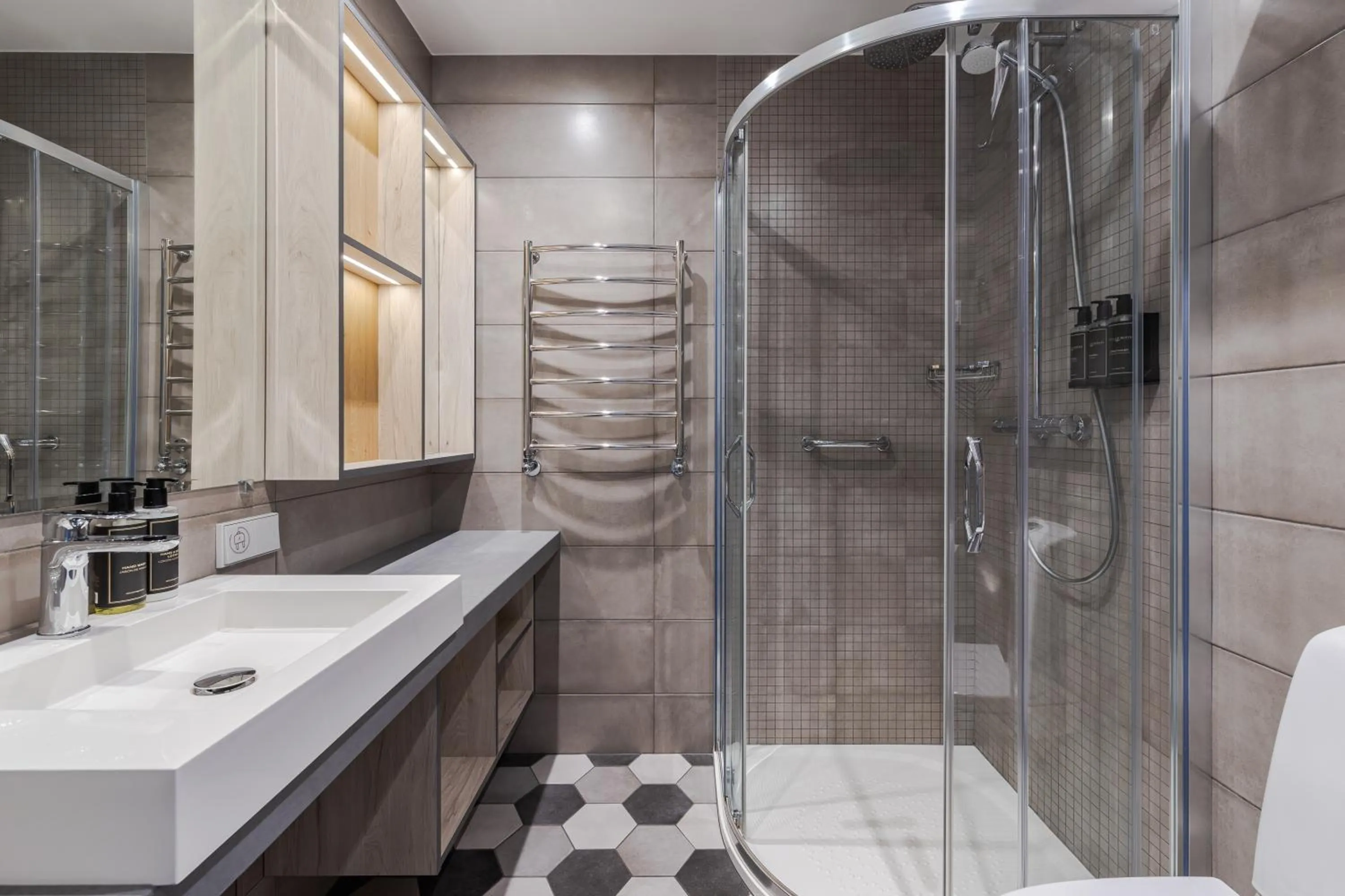 Shower in Eurostars Metropole