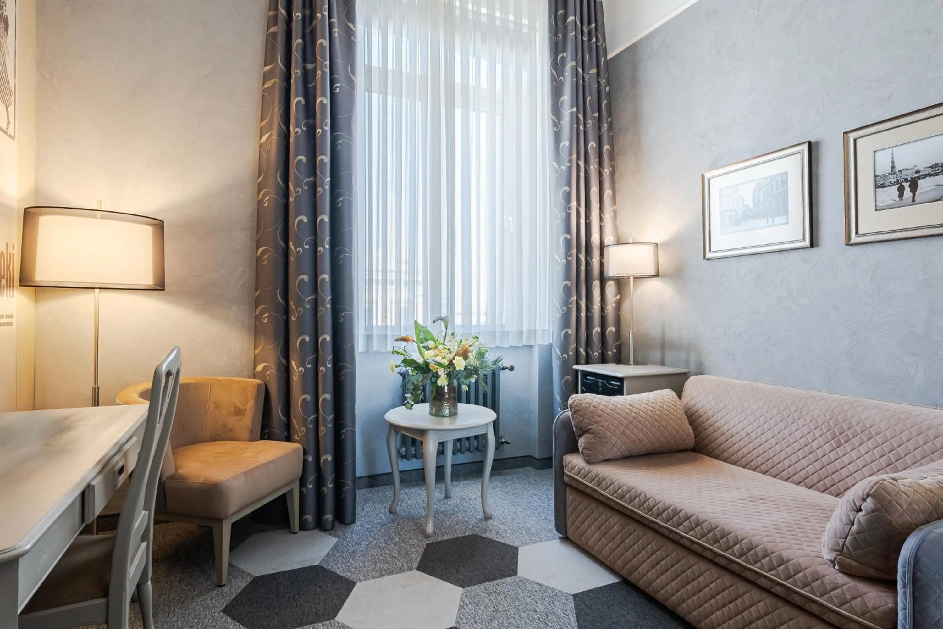 Living room in Eurostars Metropole