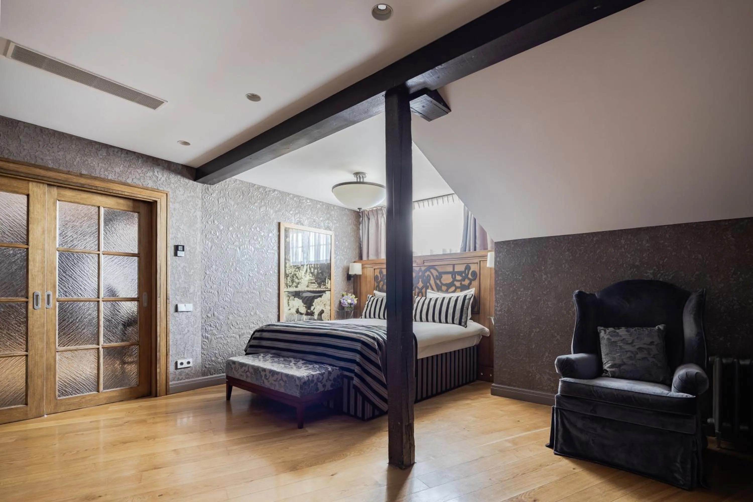 Photo of the whole room, Bed in Eurostars Metropole